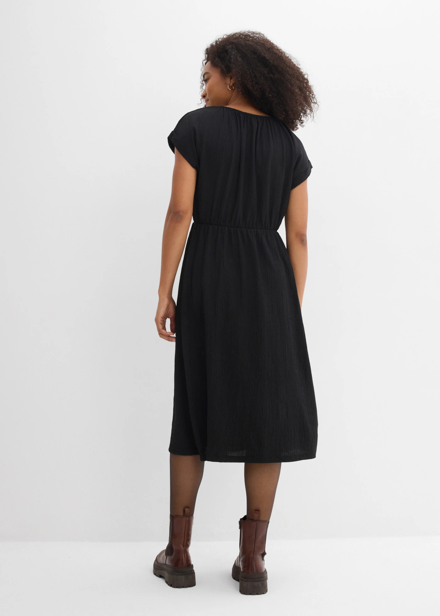 Rochie din material texturat • negru • magazin bonprix
