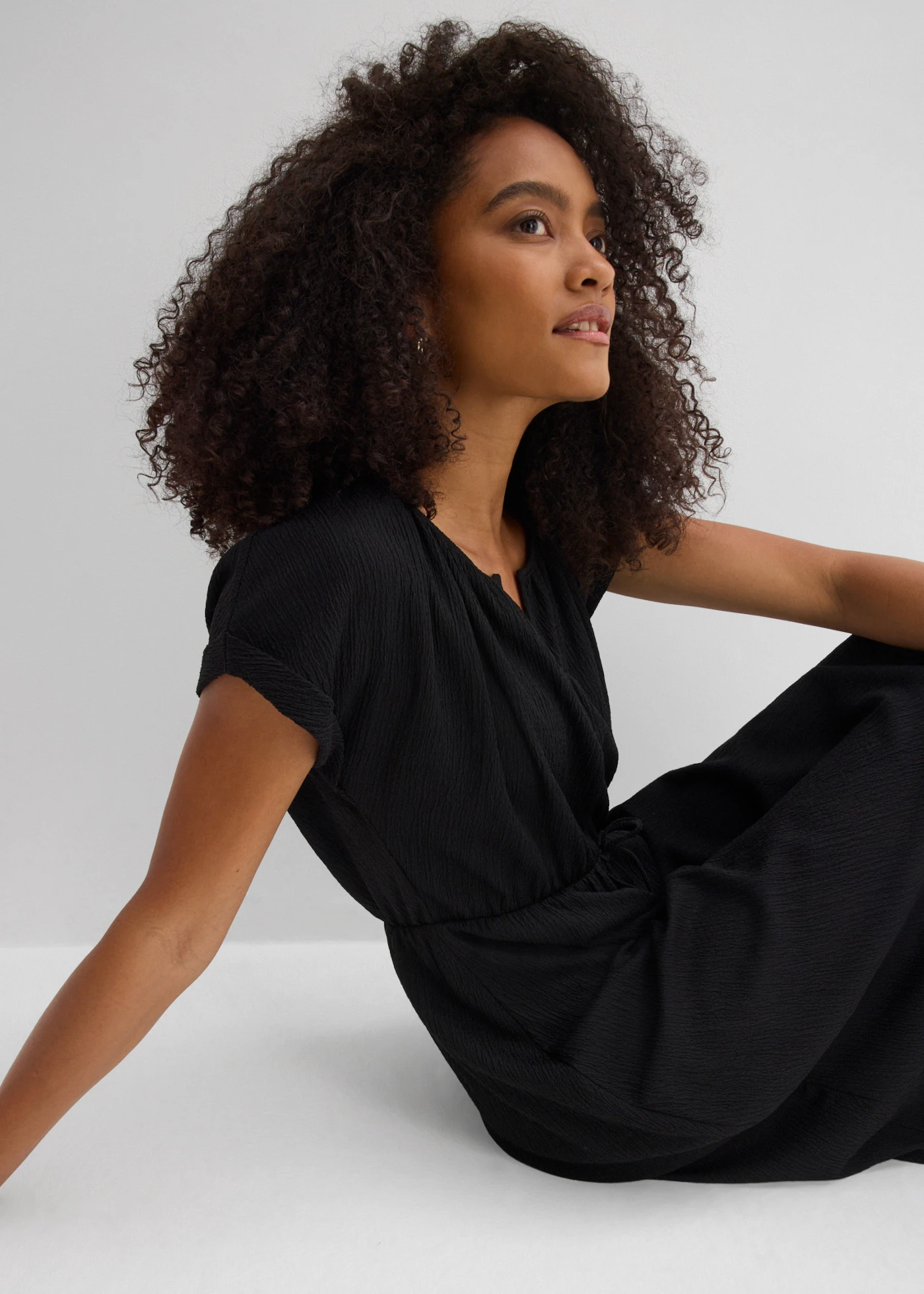 Rochie din material texturat • negru • magazin bonprix