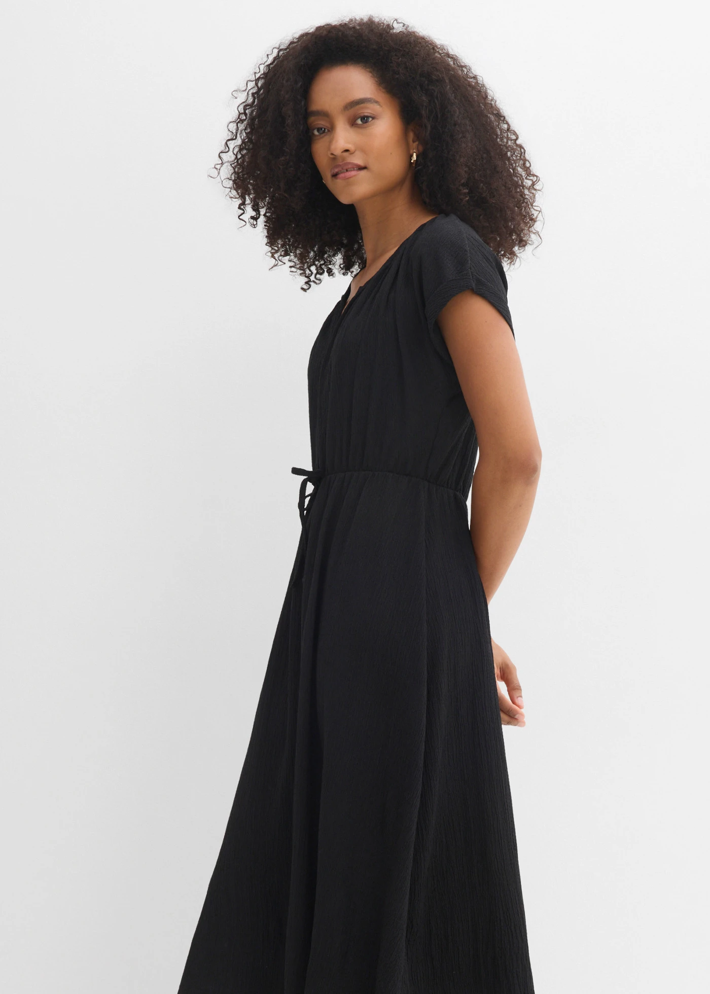 Rochie din material texturat • negru • magazin bonprix