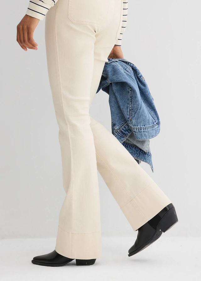 High waist bootcut jeans • ongeverfd • product-page.page-title-suffix