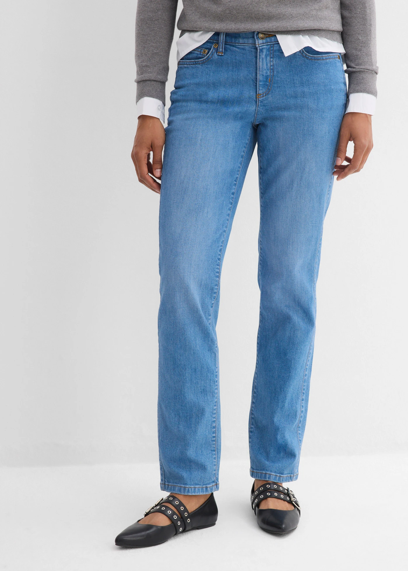 Straight sztreccsfarmer, Mid Waist • világoskék denim, használt hatású • bonprix áruház
