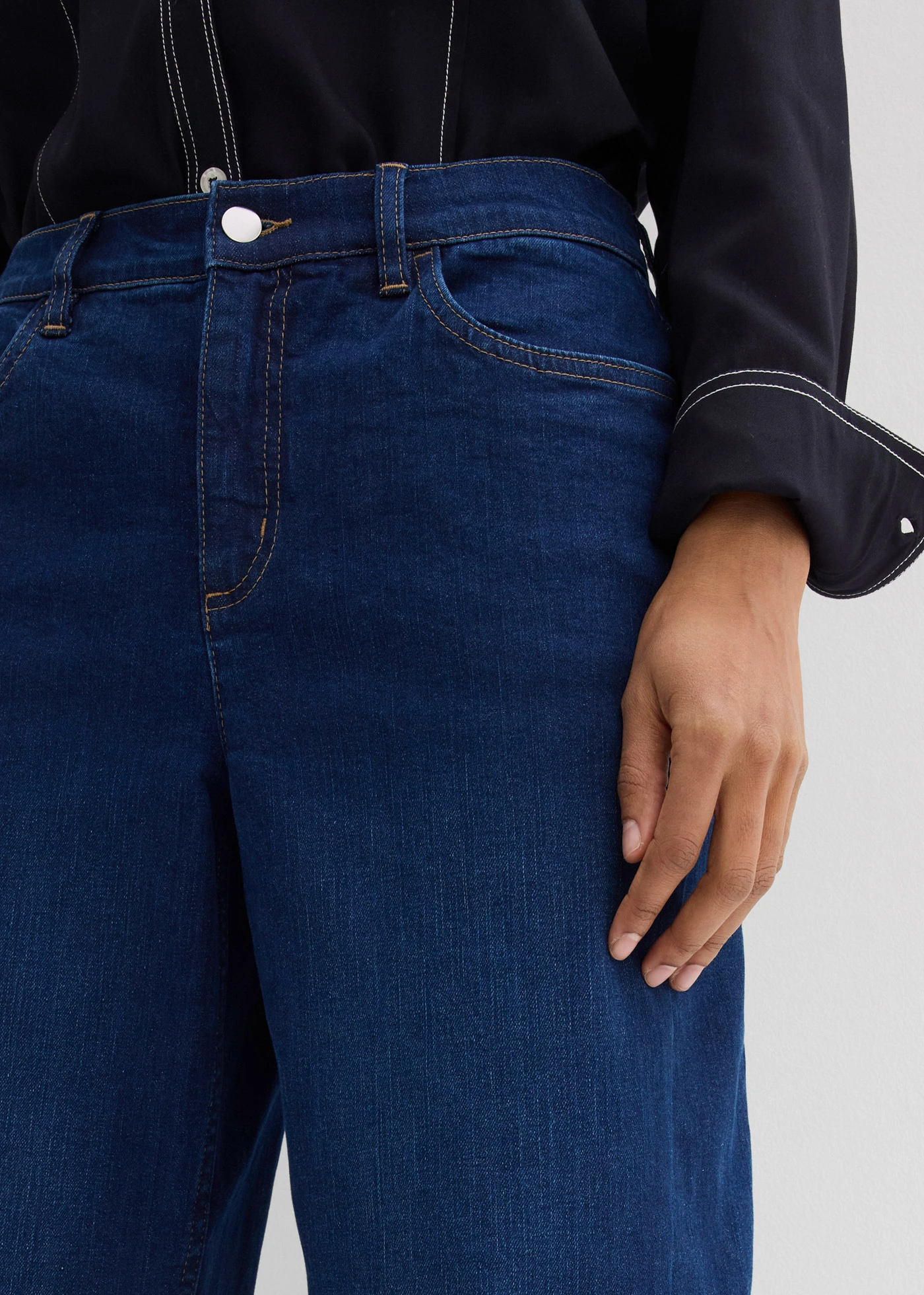 Dżinsy typu barrel ze średnim stanem z bawełny organicznej • granatowy denim used • sklep bonprix