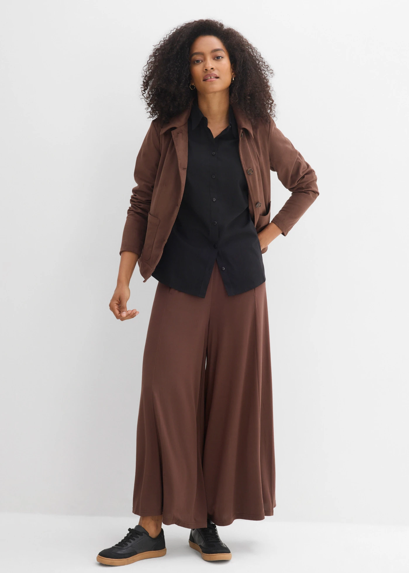 Chemisier manches courtes cintré et extensible en coton majoritaire • noir • Boutique bonprix