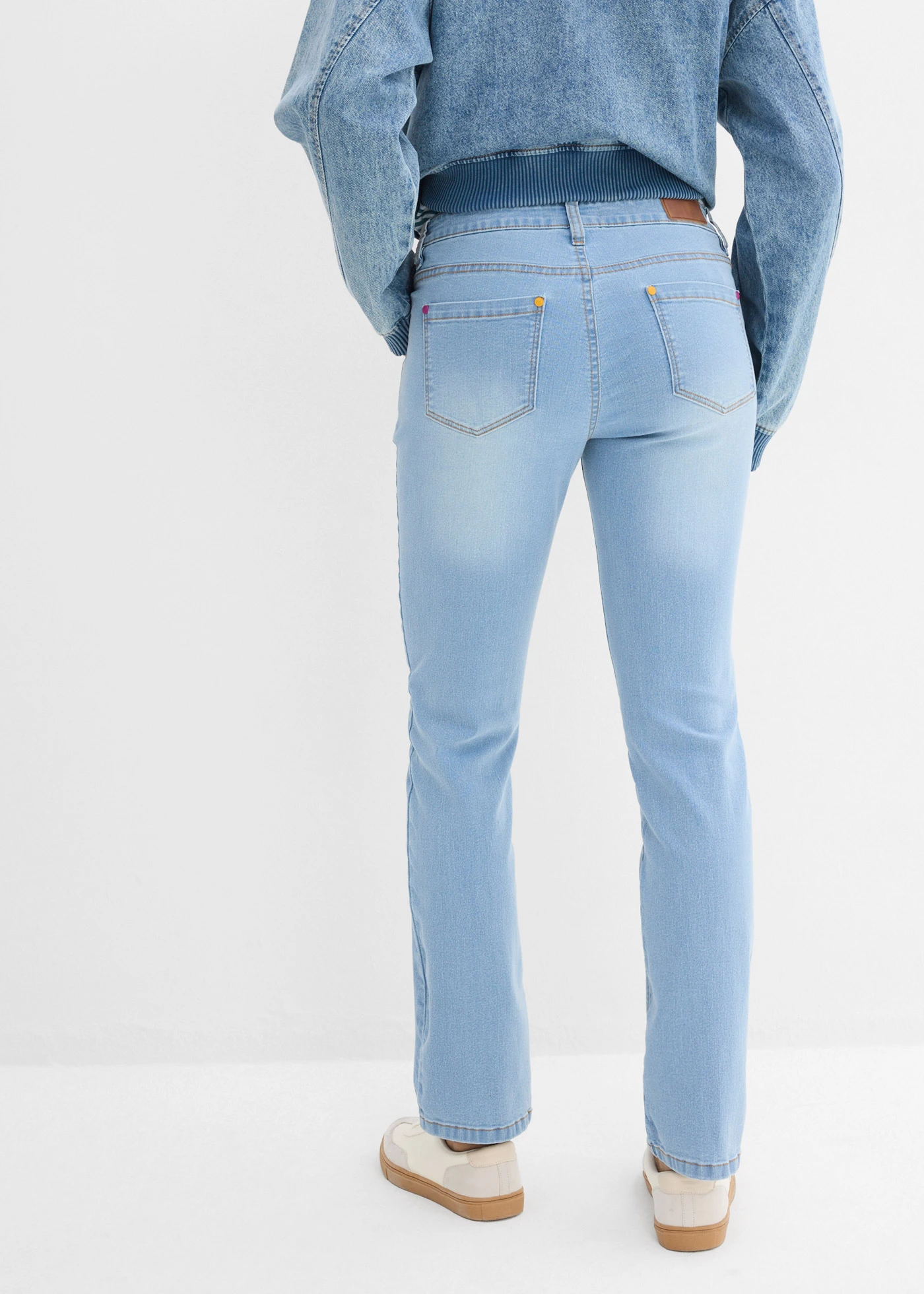 Jean droit taille mi-haute, extensible • bleu clair denim used • Boutique bonprix