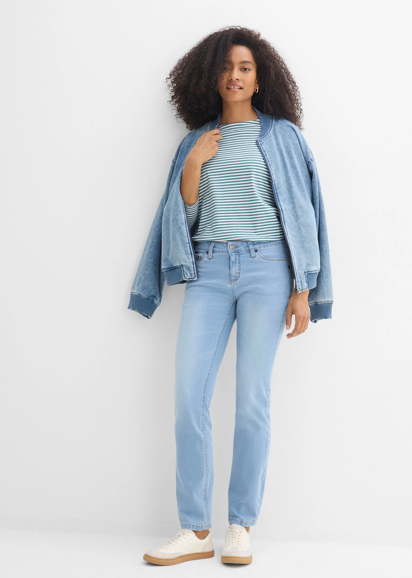 Straight sztreccsfarmer, Mid Waist • világoskék denim, használt hatású • bonprix áruház