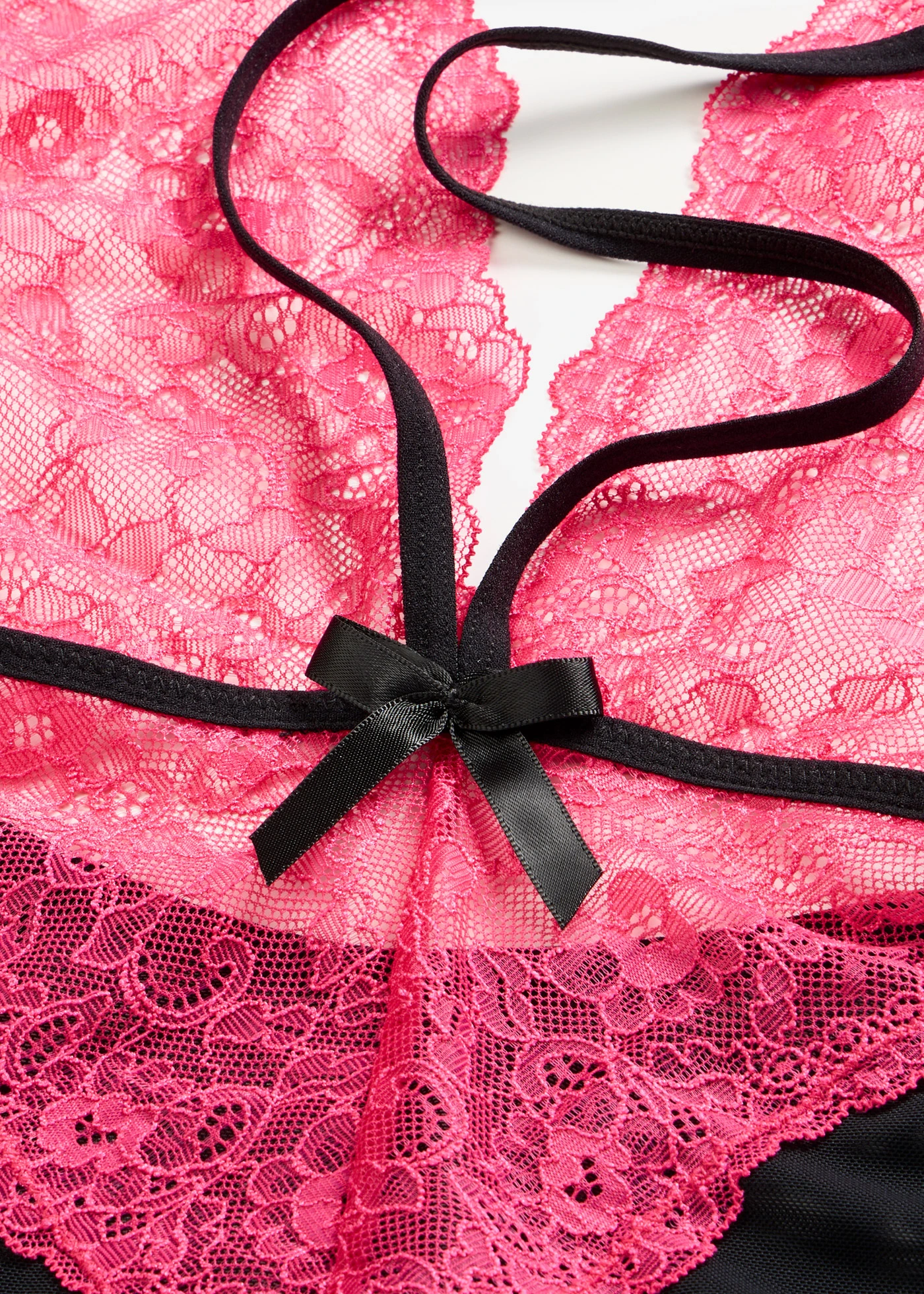 Nyitott stringbody • fekete/sötétpink • bonprix áruház