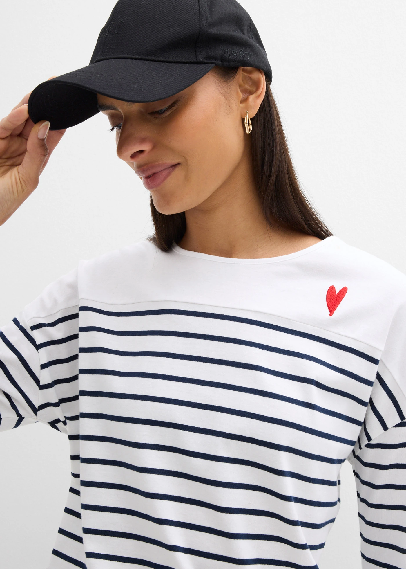 T-shirt manches longues 100% coton • blanc-bleu foncé rayé • Boutique bonprix