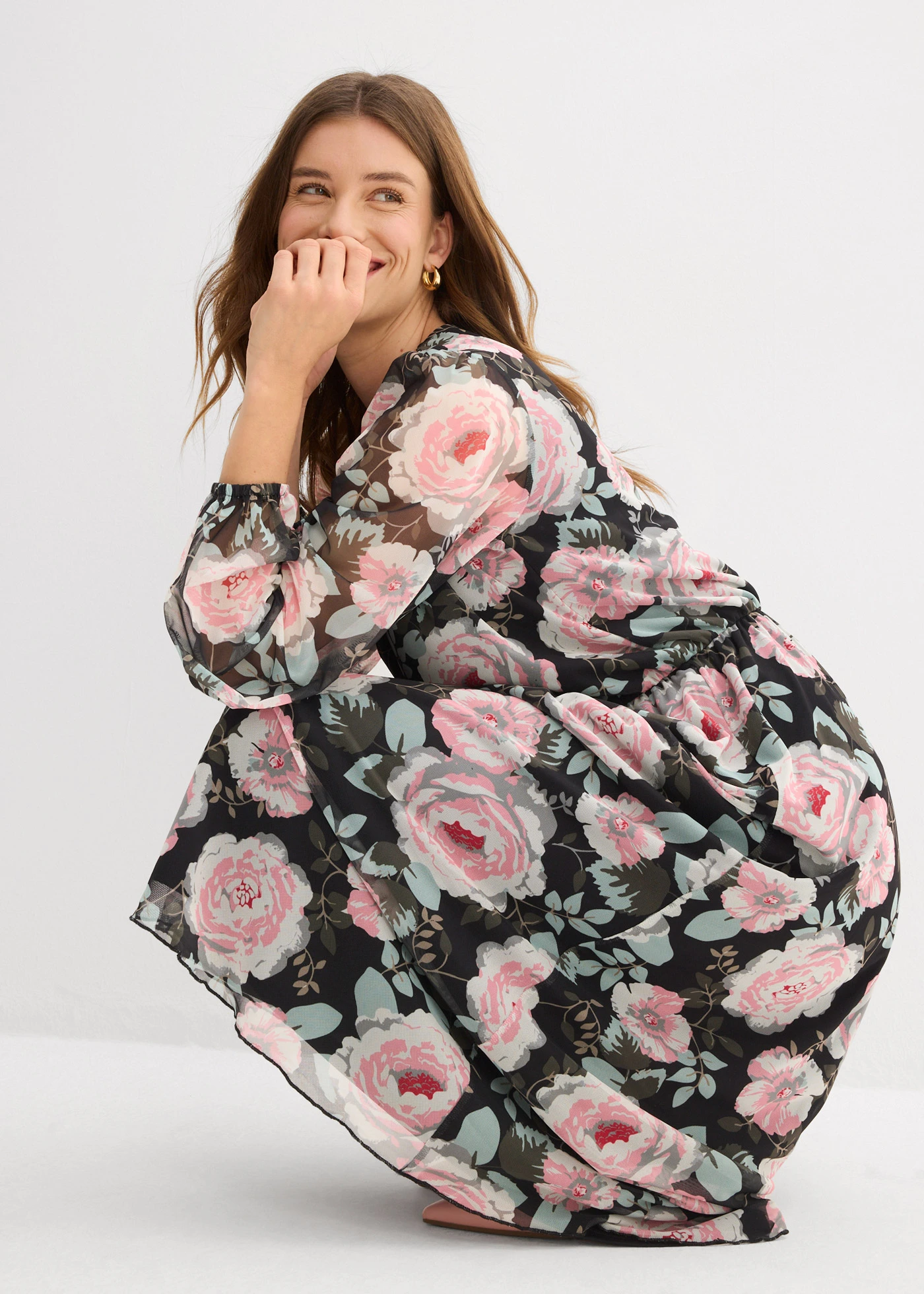 Midi jurk van zachte mesh • zwart gebloemd • bonprix online shop