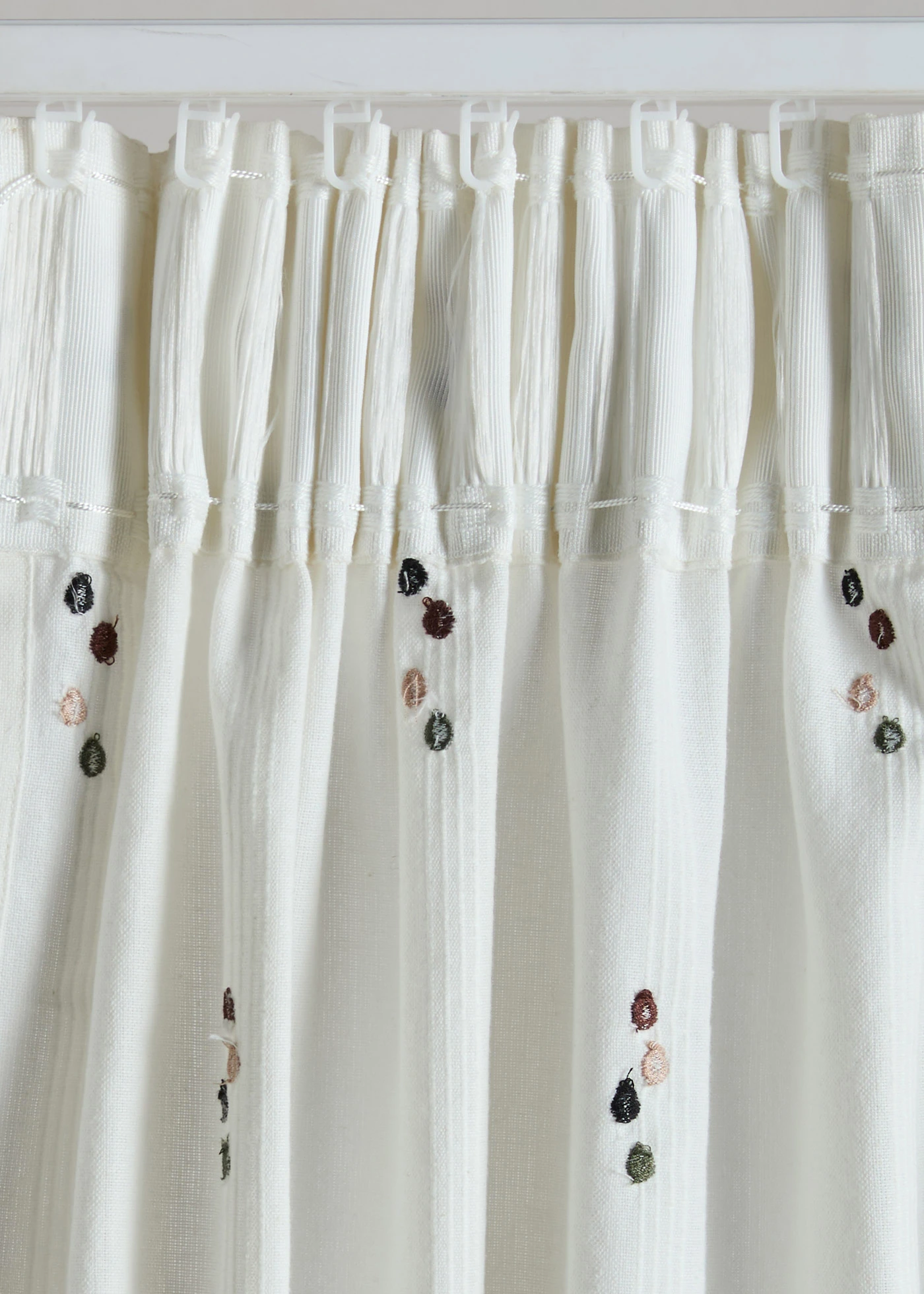 Draperie din bumbac organic țesut, cu puncte (1 buc.) • crem-gri-bej-negru-verde închis • magazin bonprix