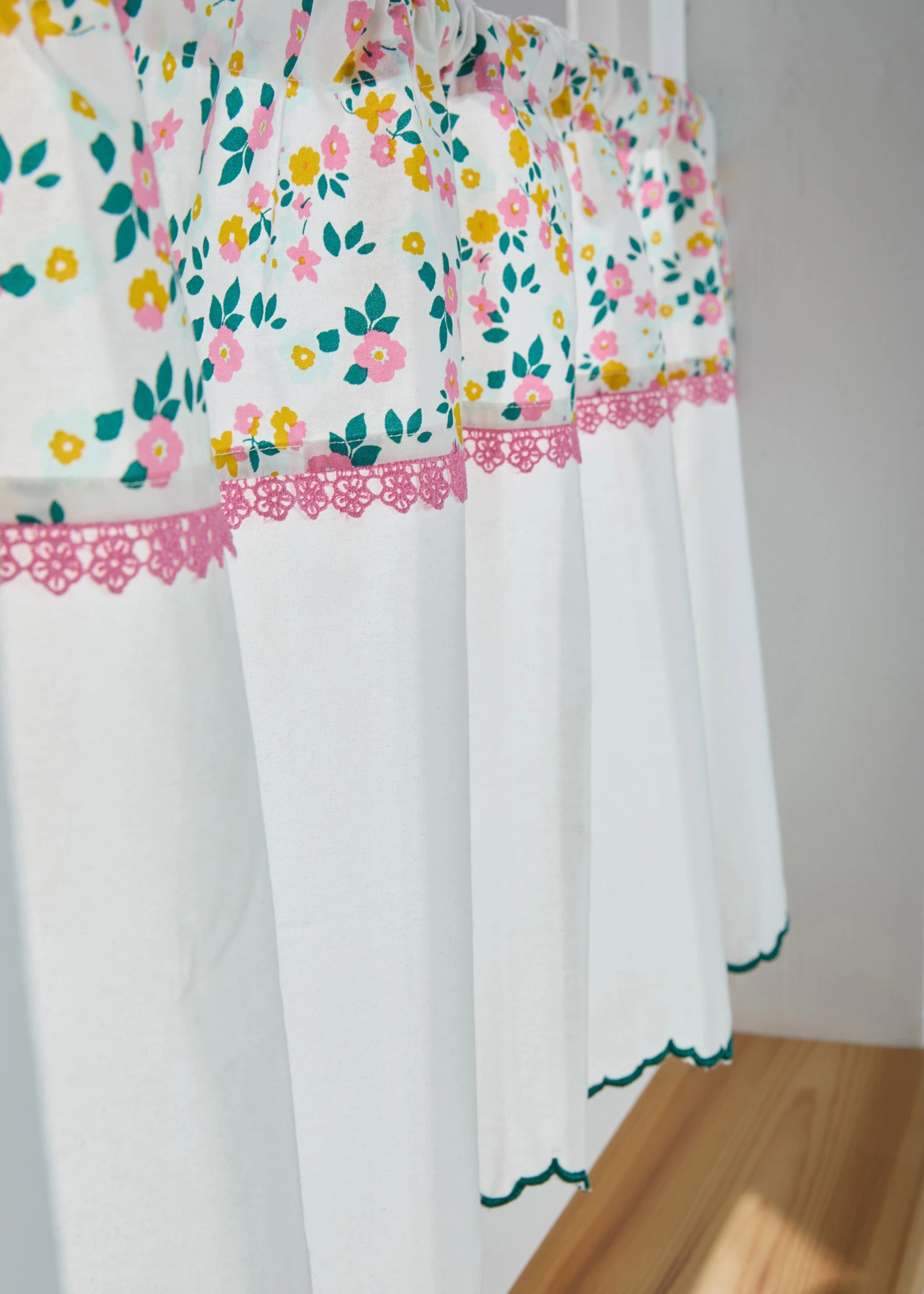 Valletje van biologisch katoen met kant • roze-wit-blauw-geel • bonprix online shop