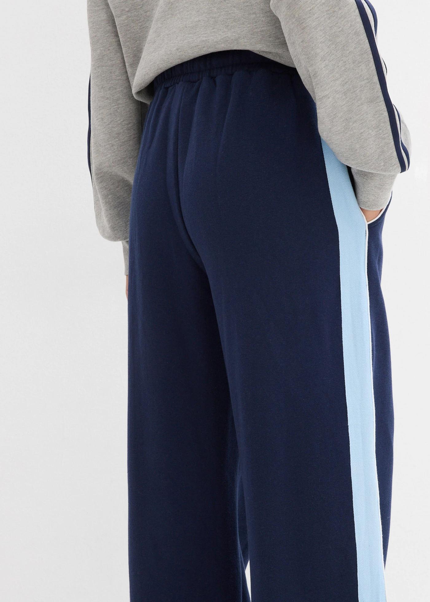 Sweatpants van een katoenmix • donkerblauw/lichtblauw • bonprix online shop