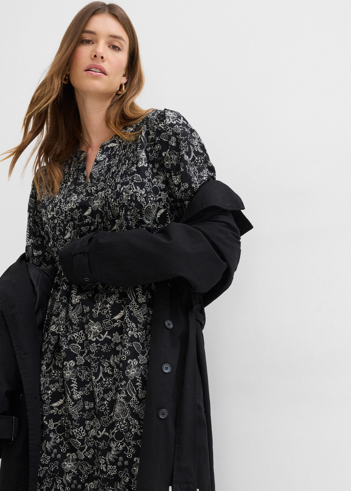 Robe midi en coton • noir floral • Boutique bonprix