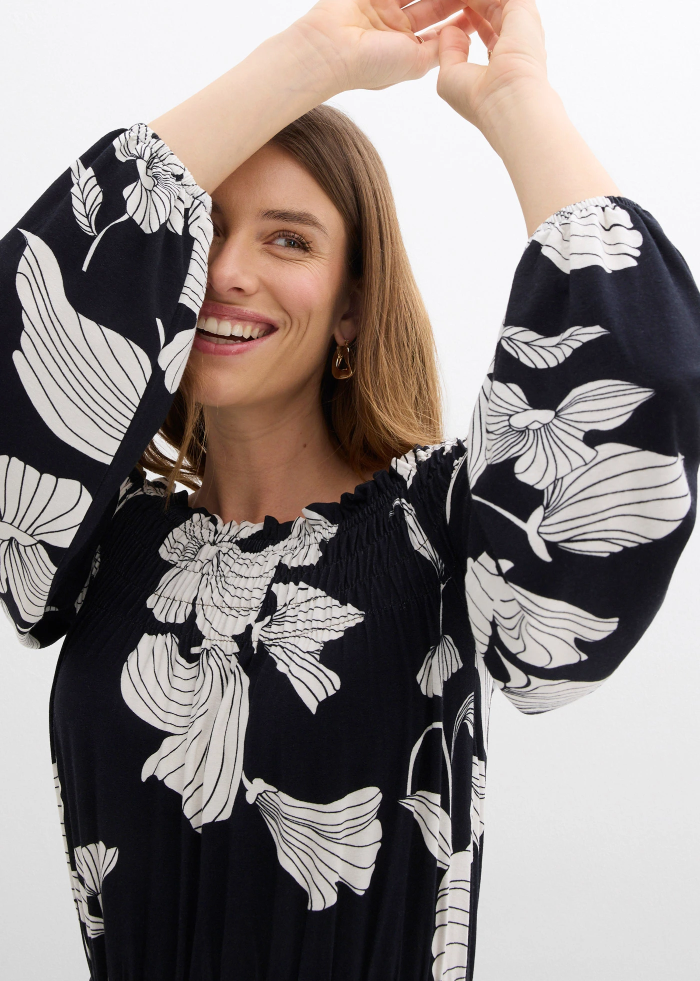 Robe à col Bardot en jersey viscose • noir floral • Boutique bonprix