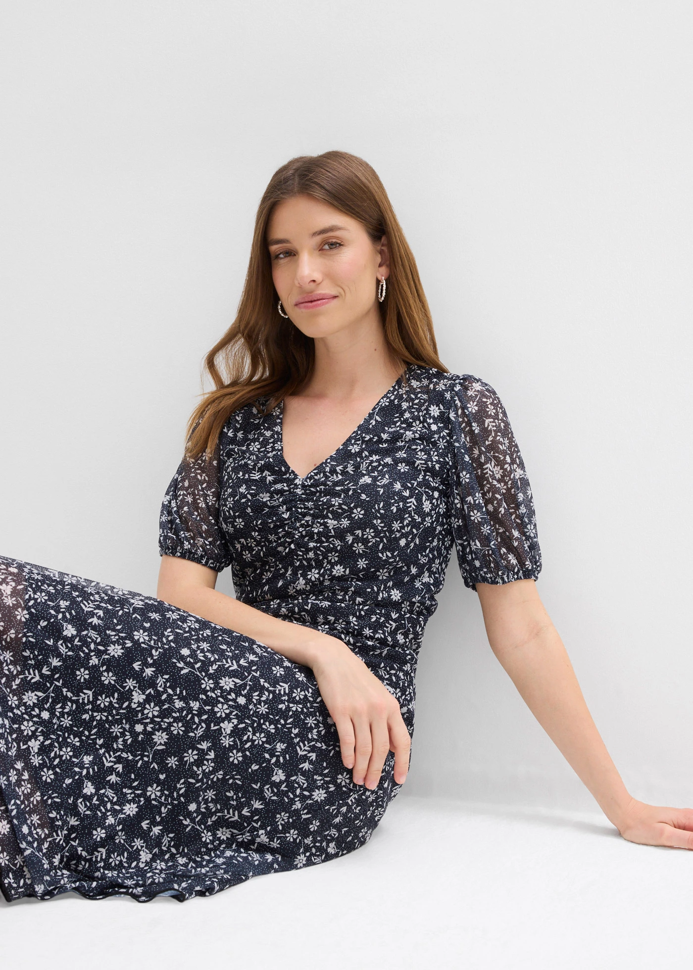 Jersey jurk van fijn mesh • zwart/wolwit gebloemd • bonprix online shop