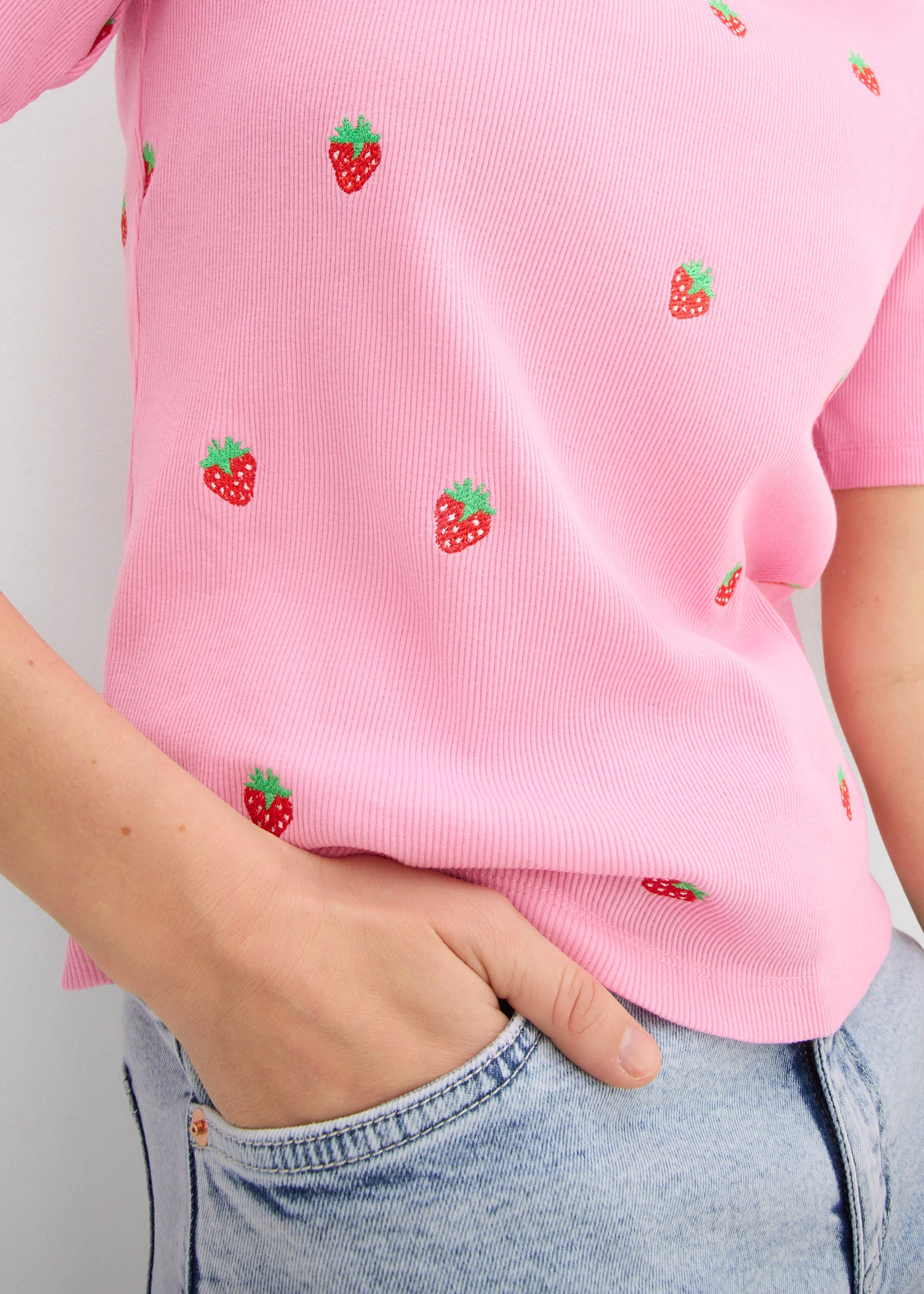 Geribd shirt met borduursel van puur biologisch katoen • roze • bonprix online shop