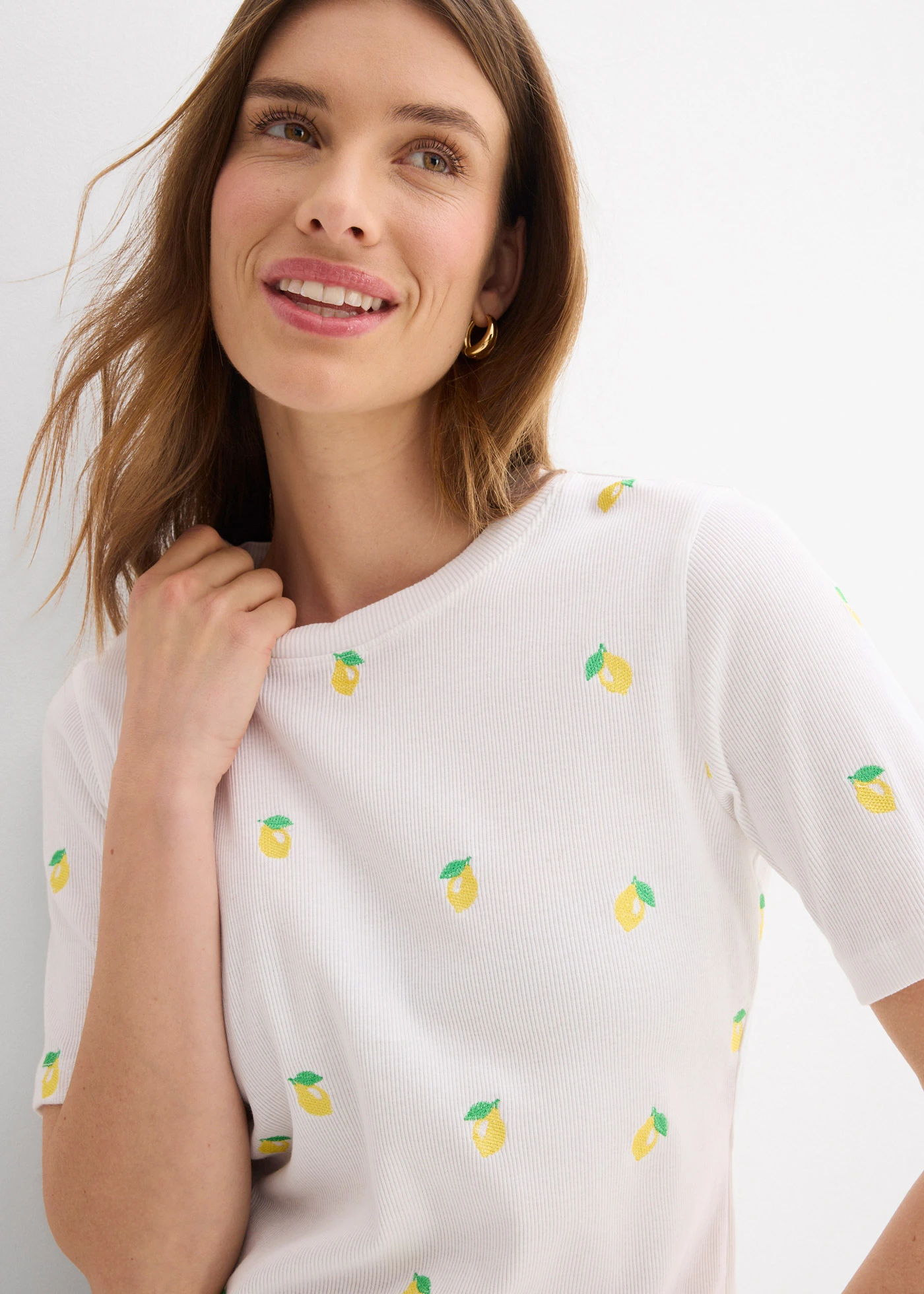 T-shirt côtelé et brodé 100% coton • blanc • Boutique bonprix