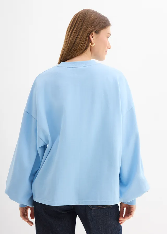 Oversized sweater van biologisch katoen • lichtblauw-wit met print • product-page.page-title-suffix