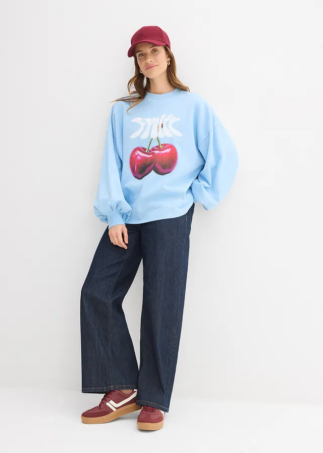 Oversized sweater van biologisch katoen • lichtblauw-wit met print • product-page.page-title-suffix