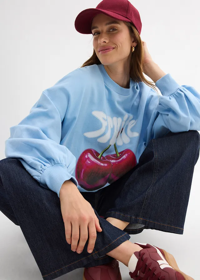 Oversized sweater van biologisch katoen • lichtblauw-wit met print • product-page.page-title-suffix