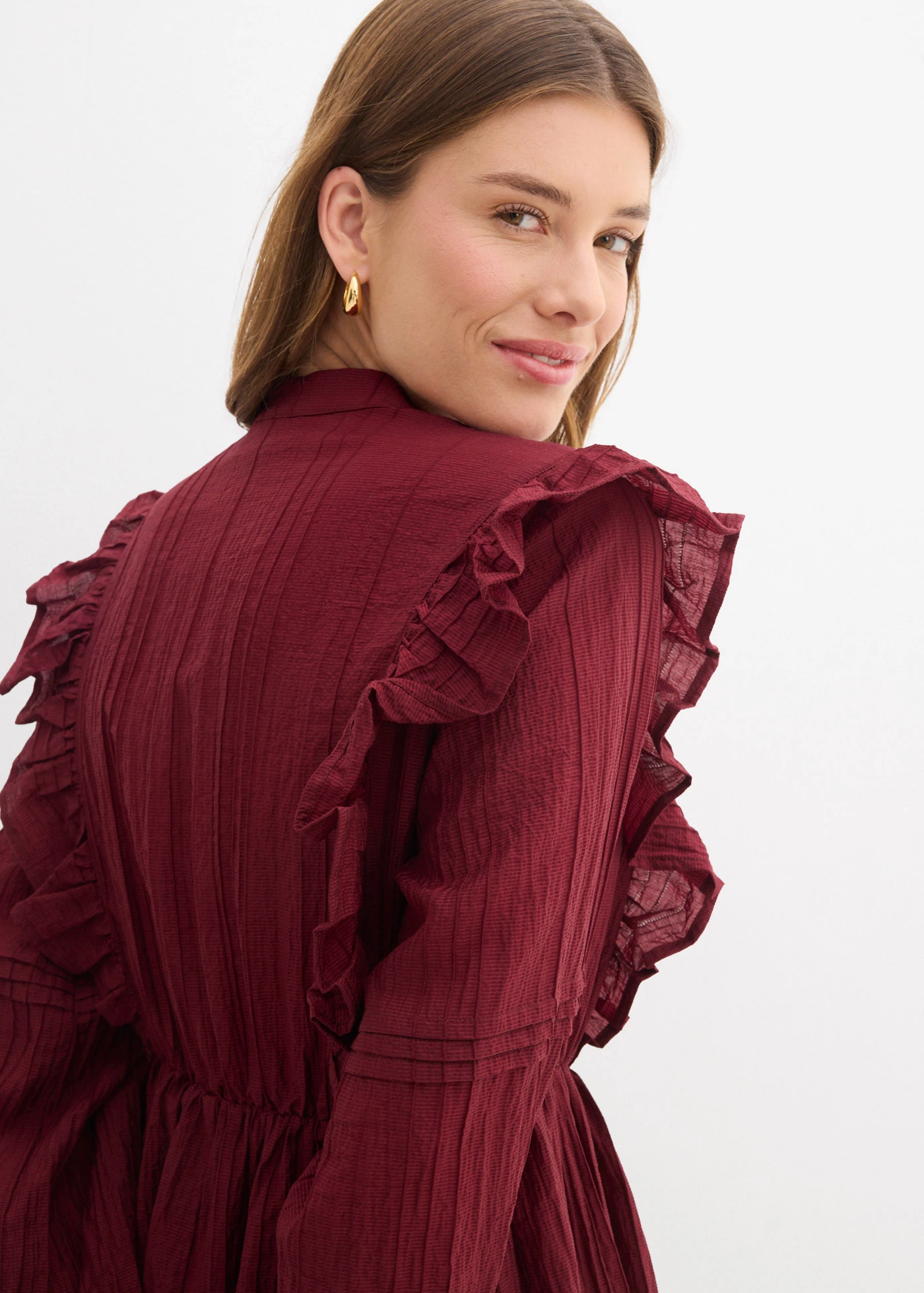 Robe à volants • rouge rubis • Boutique bonprix