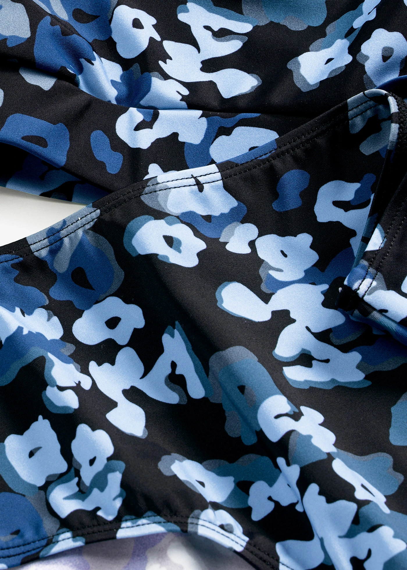 Maillot 1 pièce à larges bretelles • noir-bleu floral • Boutique bonprix