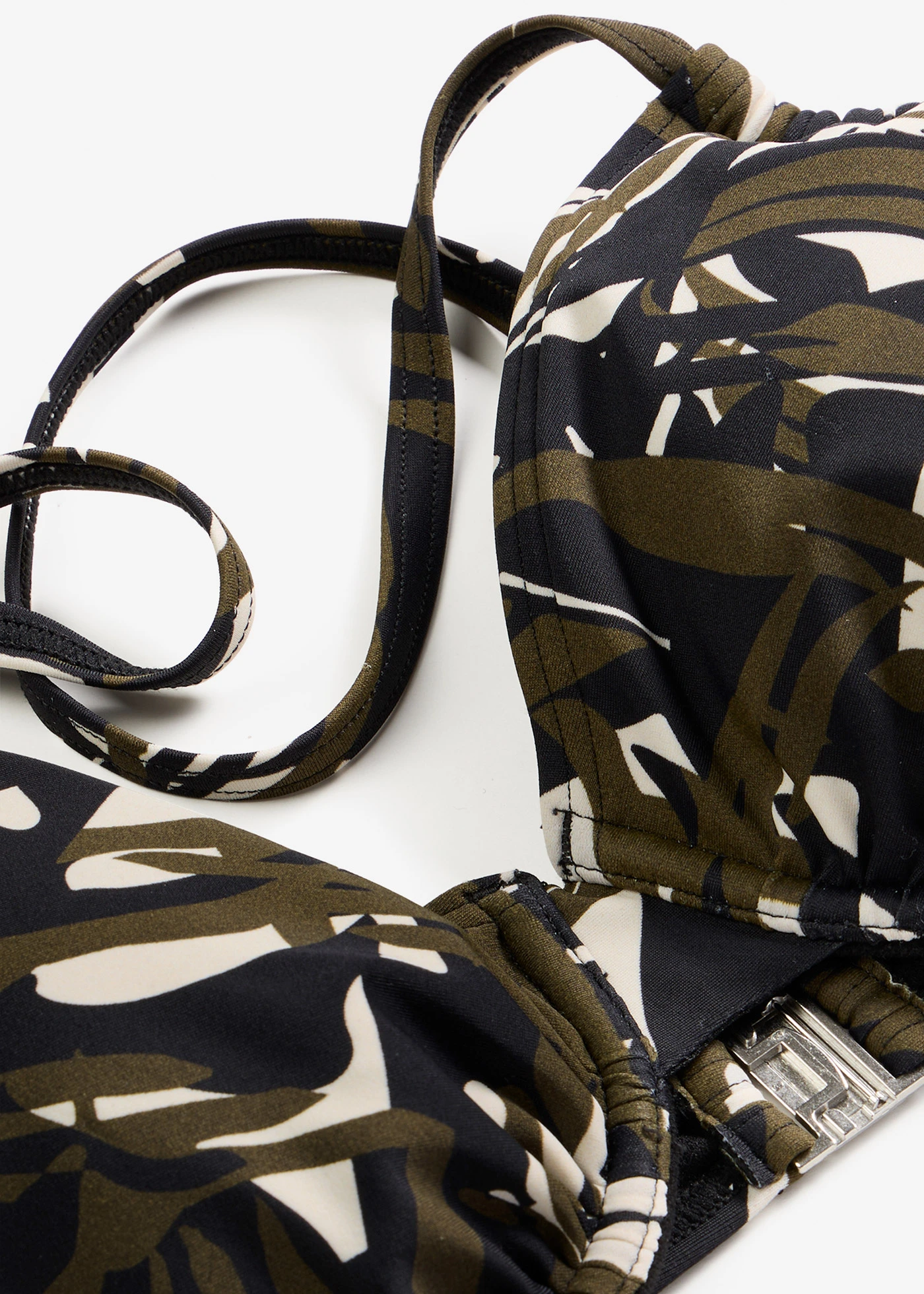 Sutien costum de baie cu armătură și cupe moi • offwhite-negru-oliv floral • magazin bonprix