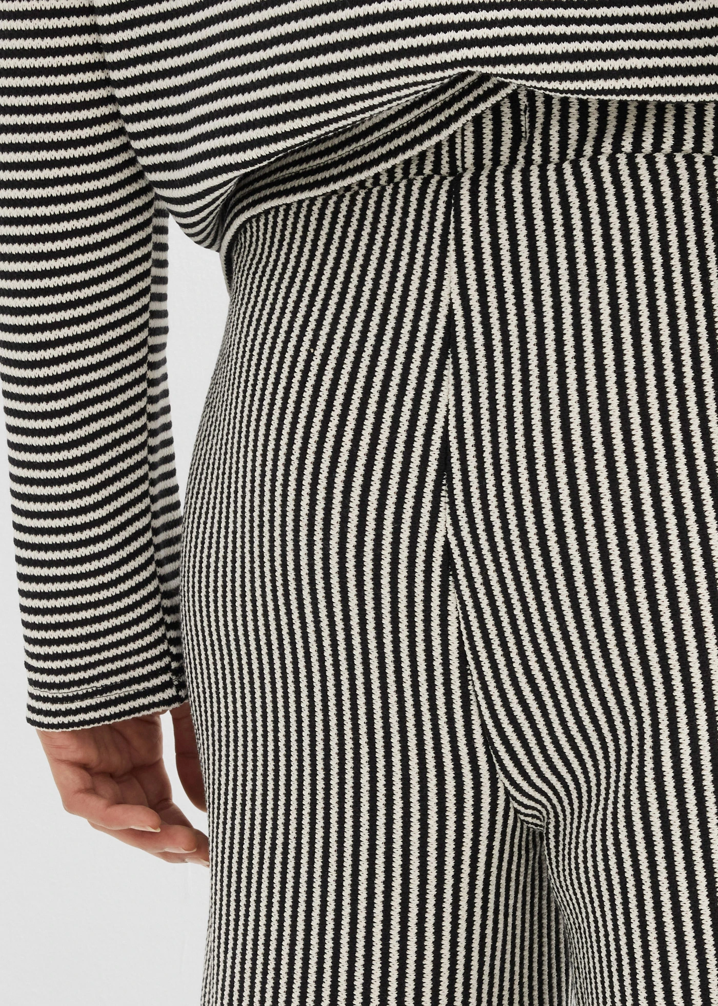 Pantalon en jersey • noir-écru rayé • Boutique bonprix