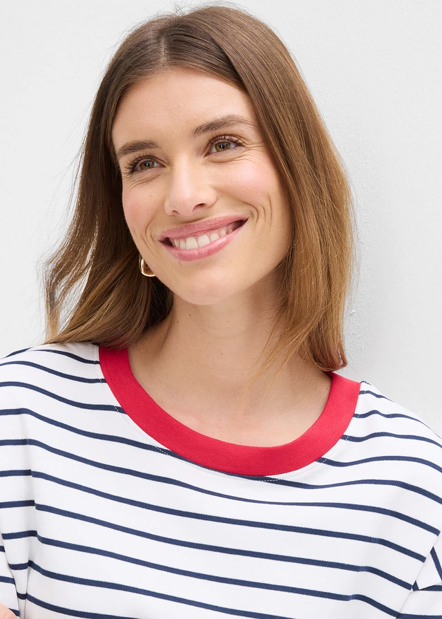 T-shirt oversize en coton épais • blanc + bleu foncé + rouge • Boutique bonprix
