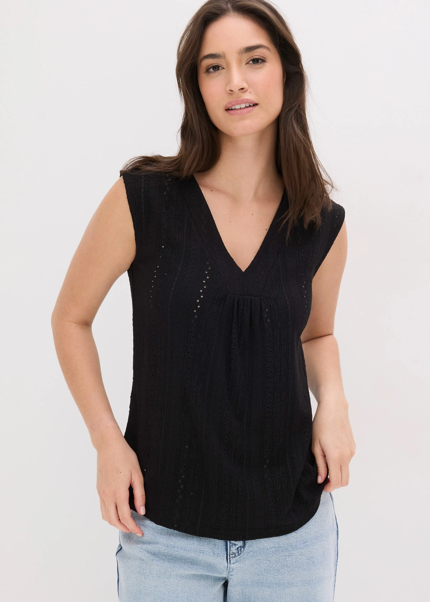 Top met broderie anglaise • zwart • bonprix online shop