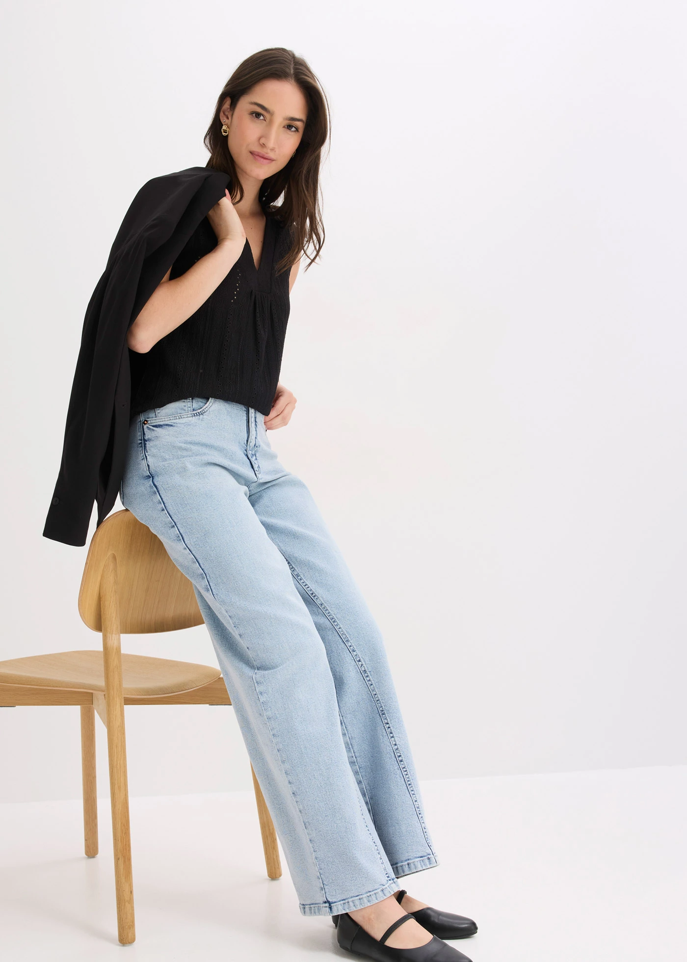 Top en broderie anglaise • noir • Boutique bonprix