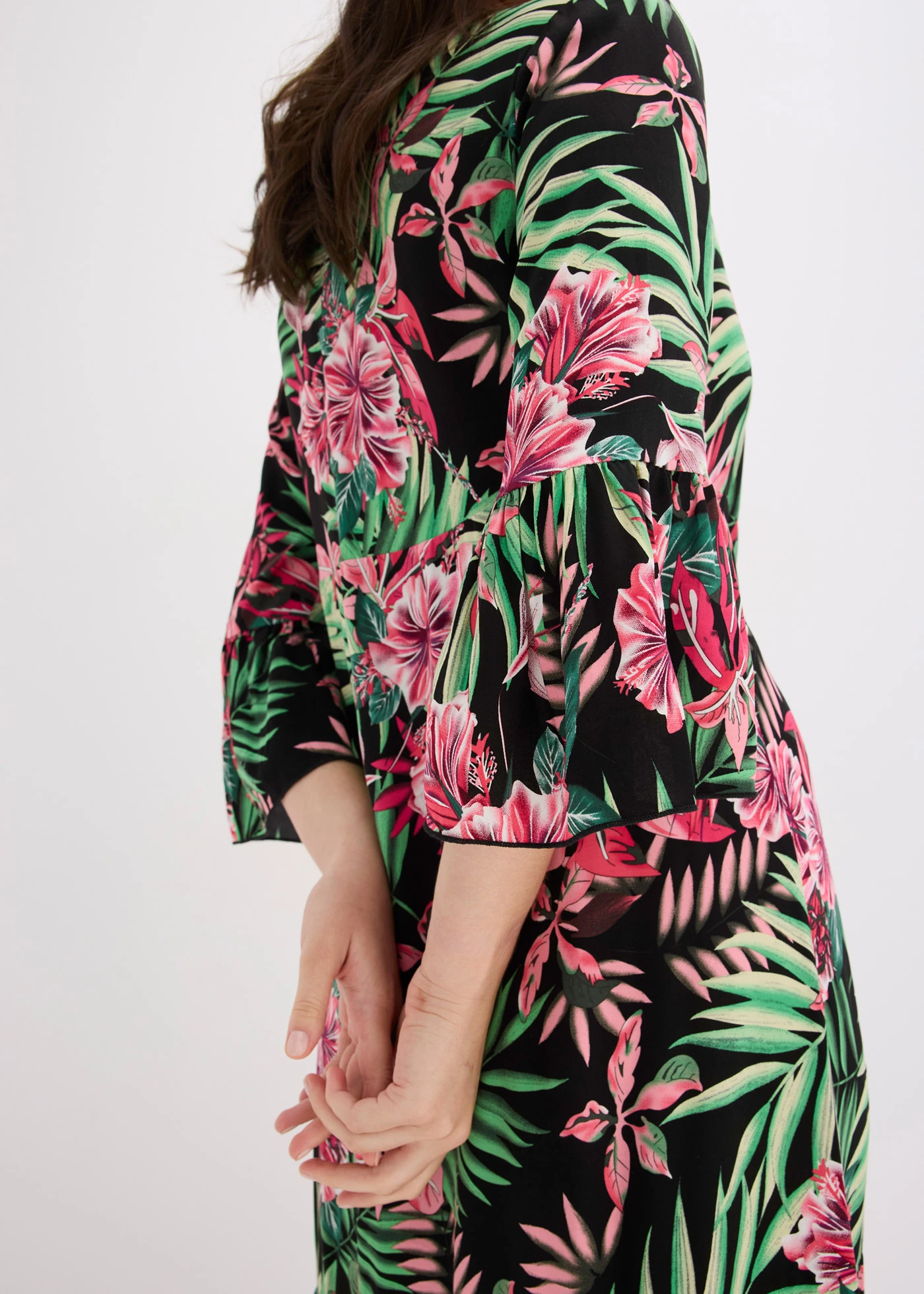Rochie maxi din viscoză fluidă • negru-verde floral • magazin bonprix