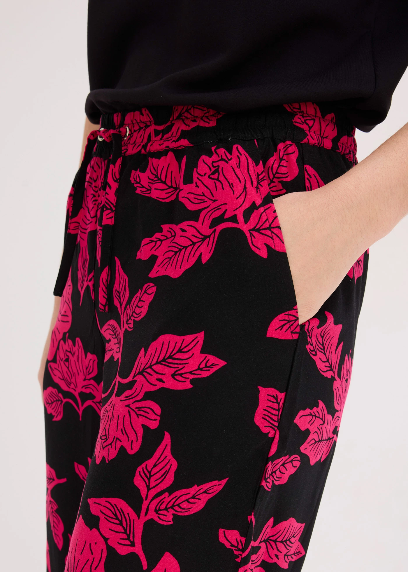 Palazzo broek van soepele viscose • zwart/magentapink  gebloemd • bonprix online shop