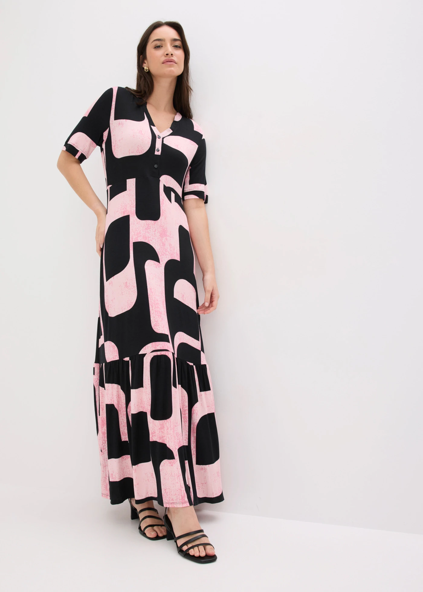 Robe longue en viscose extensible douce • noir/rose vif graphique • Boutique bonprix