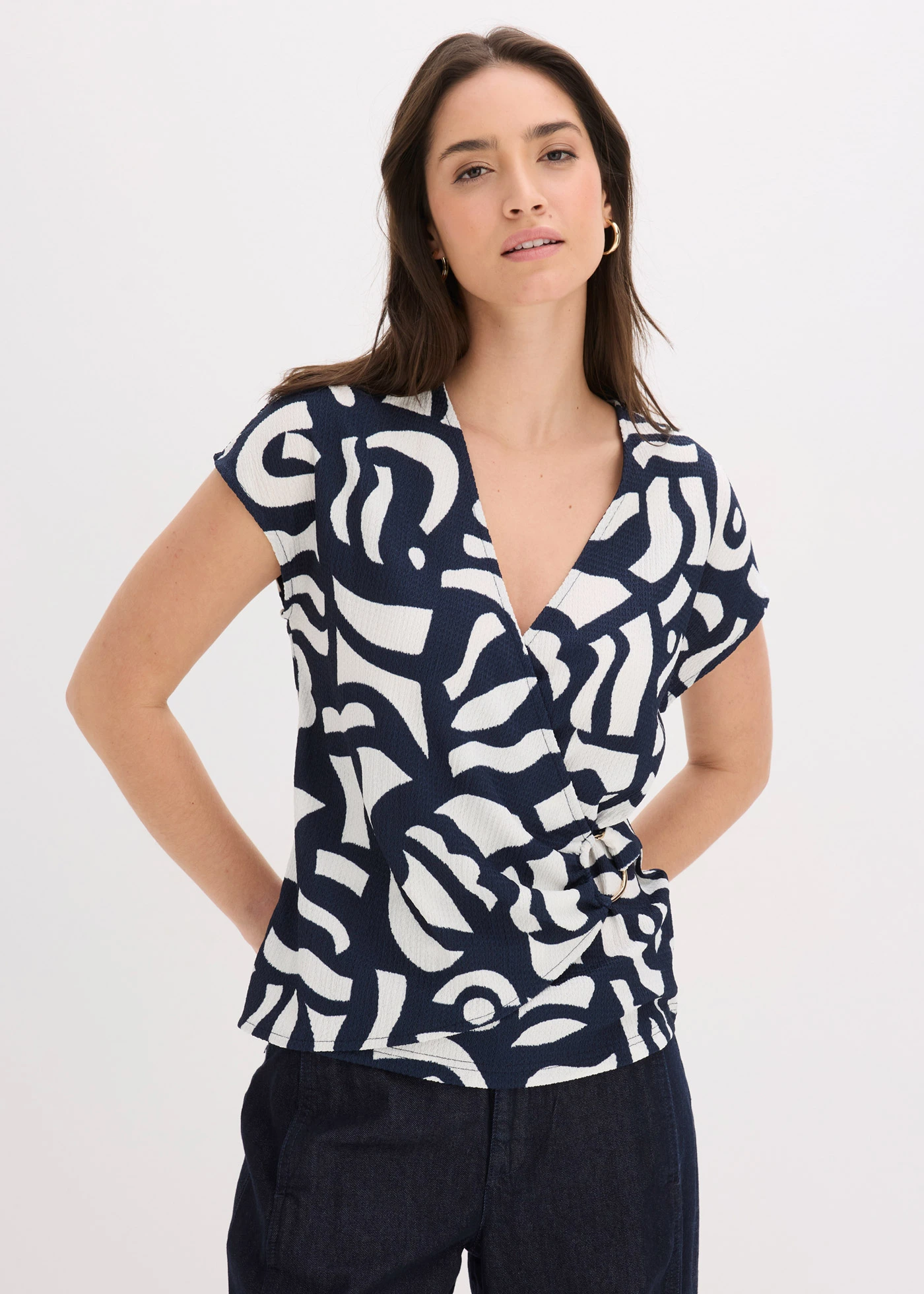 T-shirt imprimé • bleu foncé/blanc graphique • Boutique bonprix