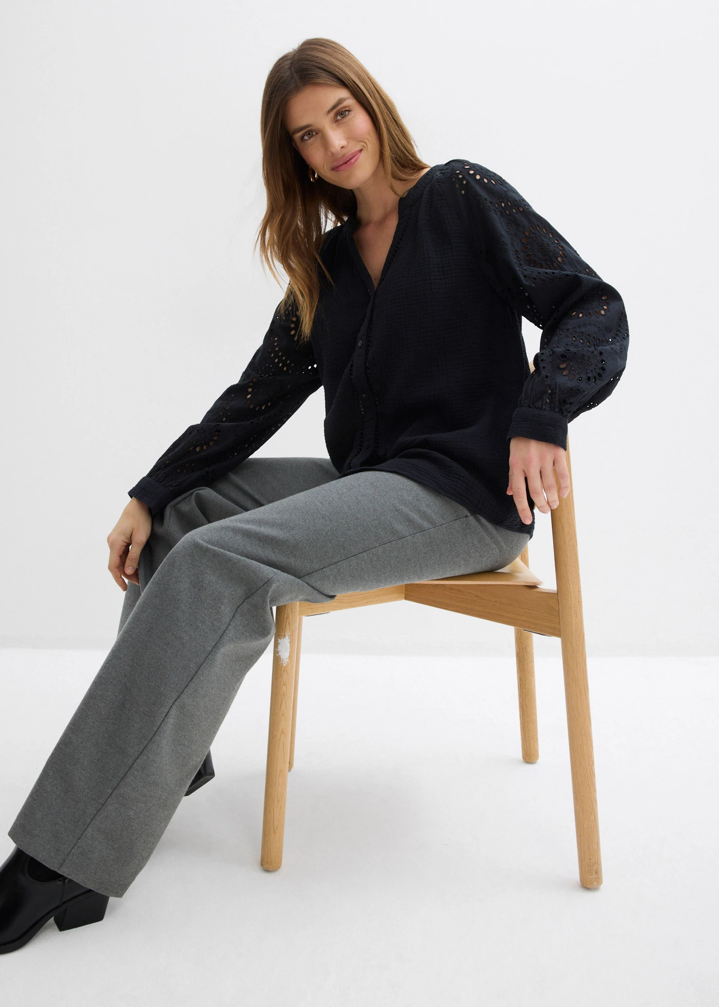 Blouse longue en gaze de coton légère • noir • Boutique bonprix