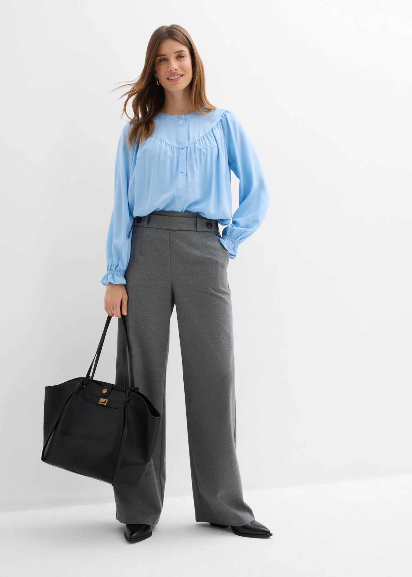 Halenka ze splývavé viskózy • světle modrá • bonprix obchod