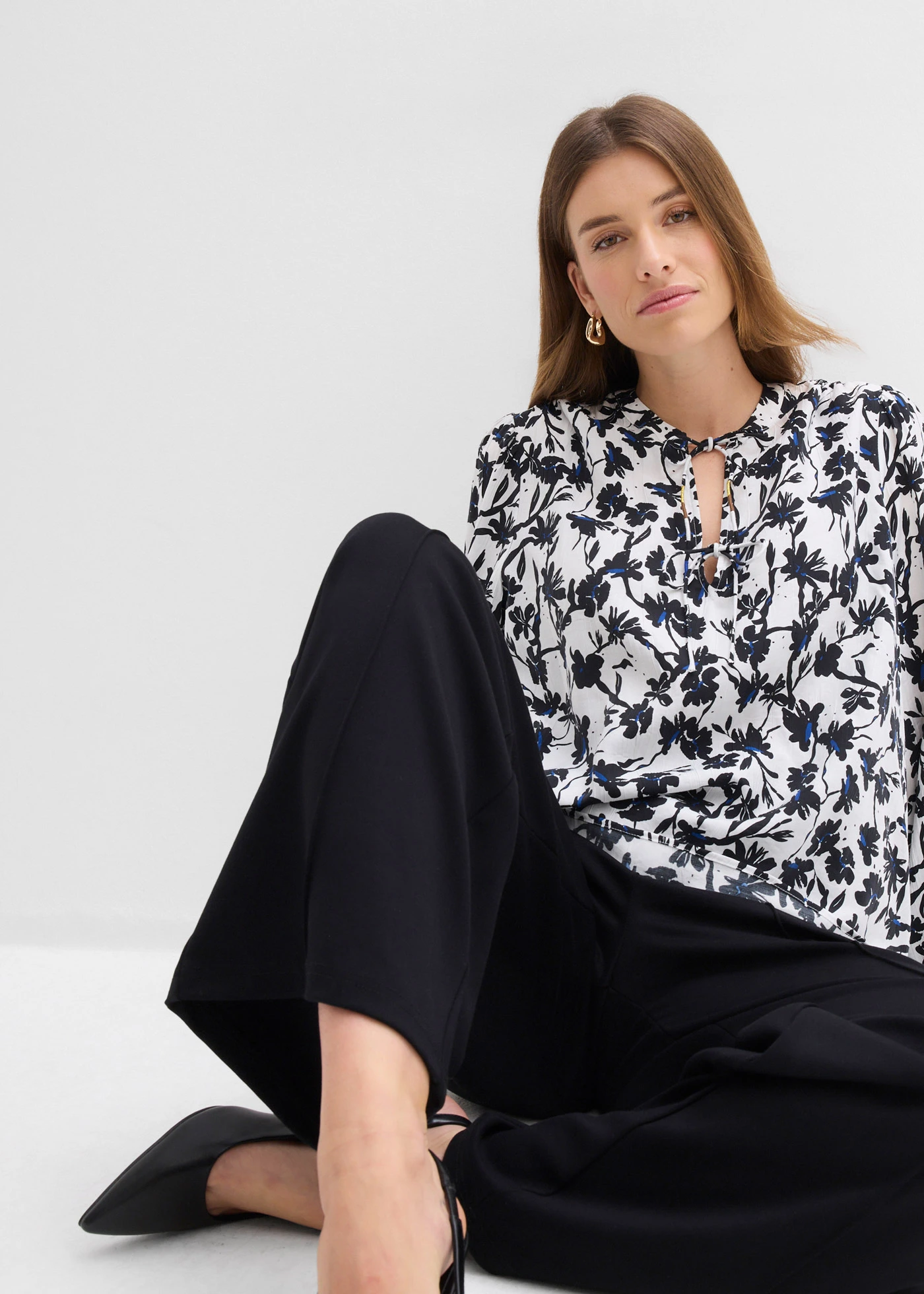 Blouse à effet froissé • écru-noir floral • Boutique bonprix