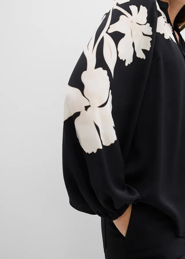 Tuniekblouse van soepel satijn • zwart gebloemd • product-page.page-title-suffix