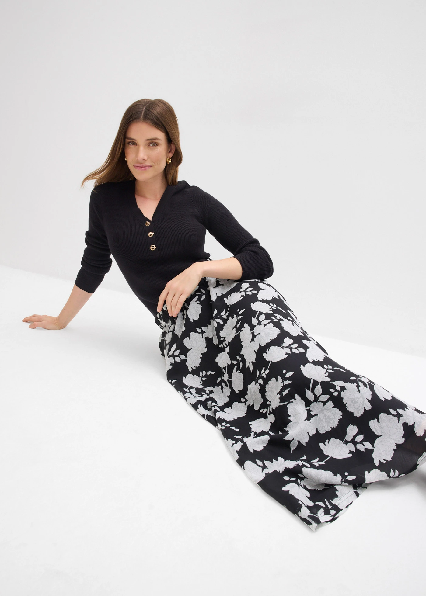 Spódnica maxi • czarny w kwiaty • sklep bonprix