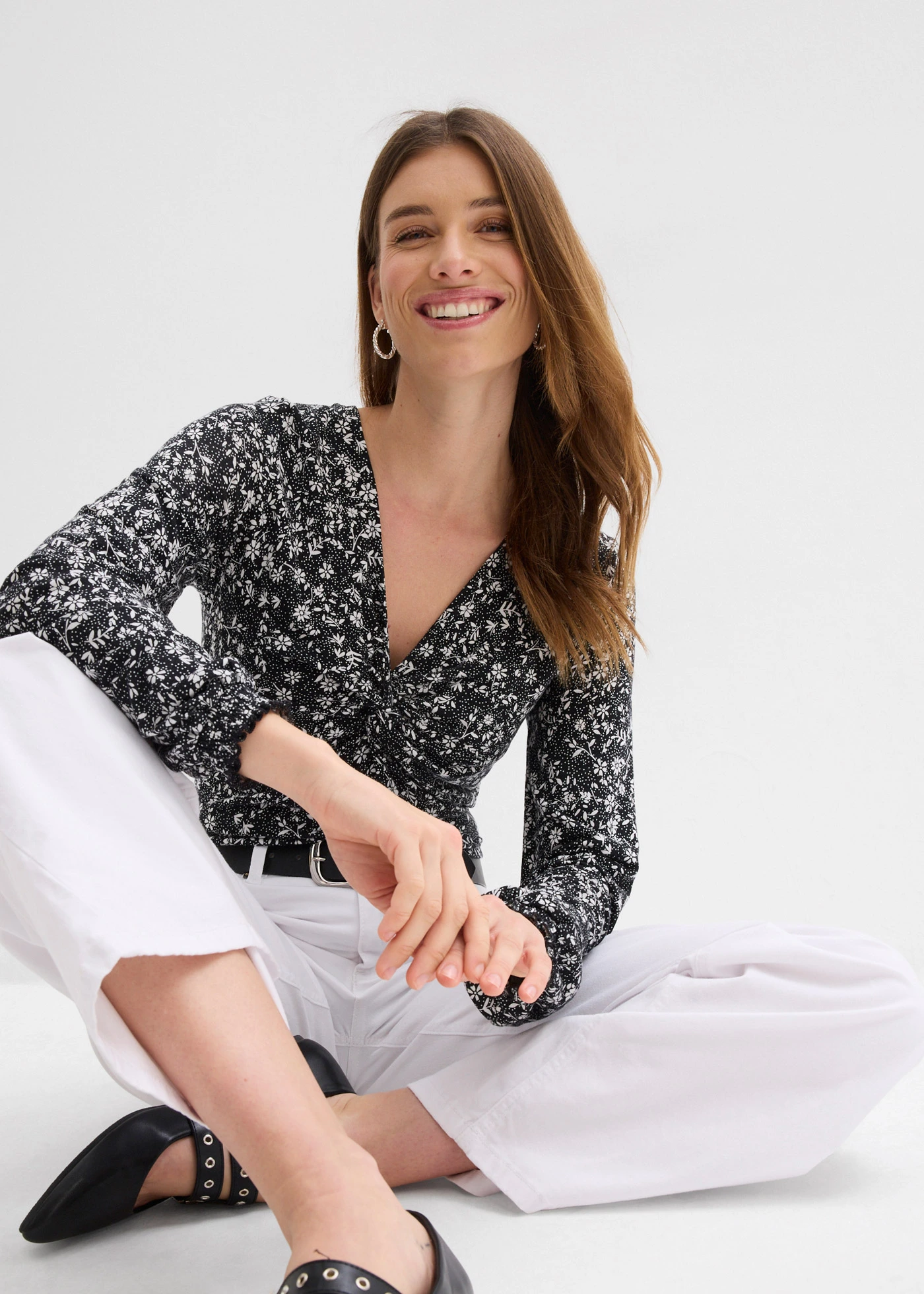 Shirt van soepele viscose • zwart/wolwit gebloemd • bonprix online shop