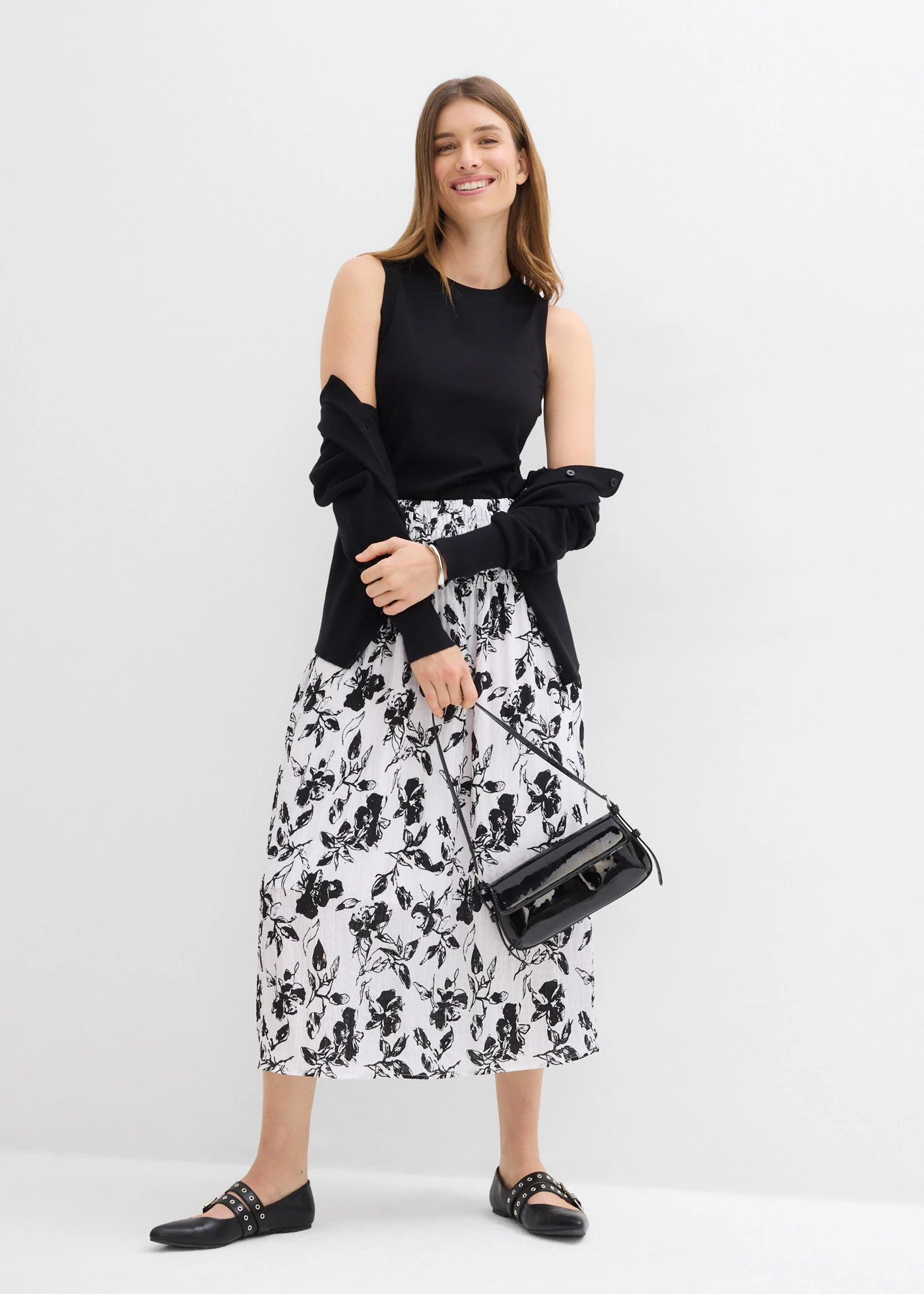 Midirok van zachte viscose • wit-zwart gebloemd • bonprix online shop