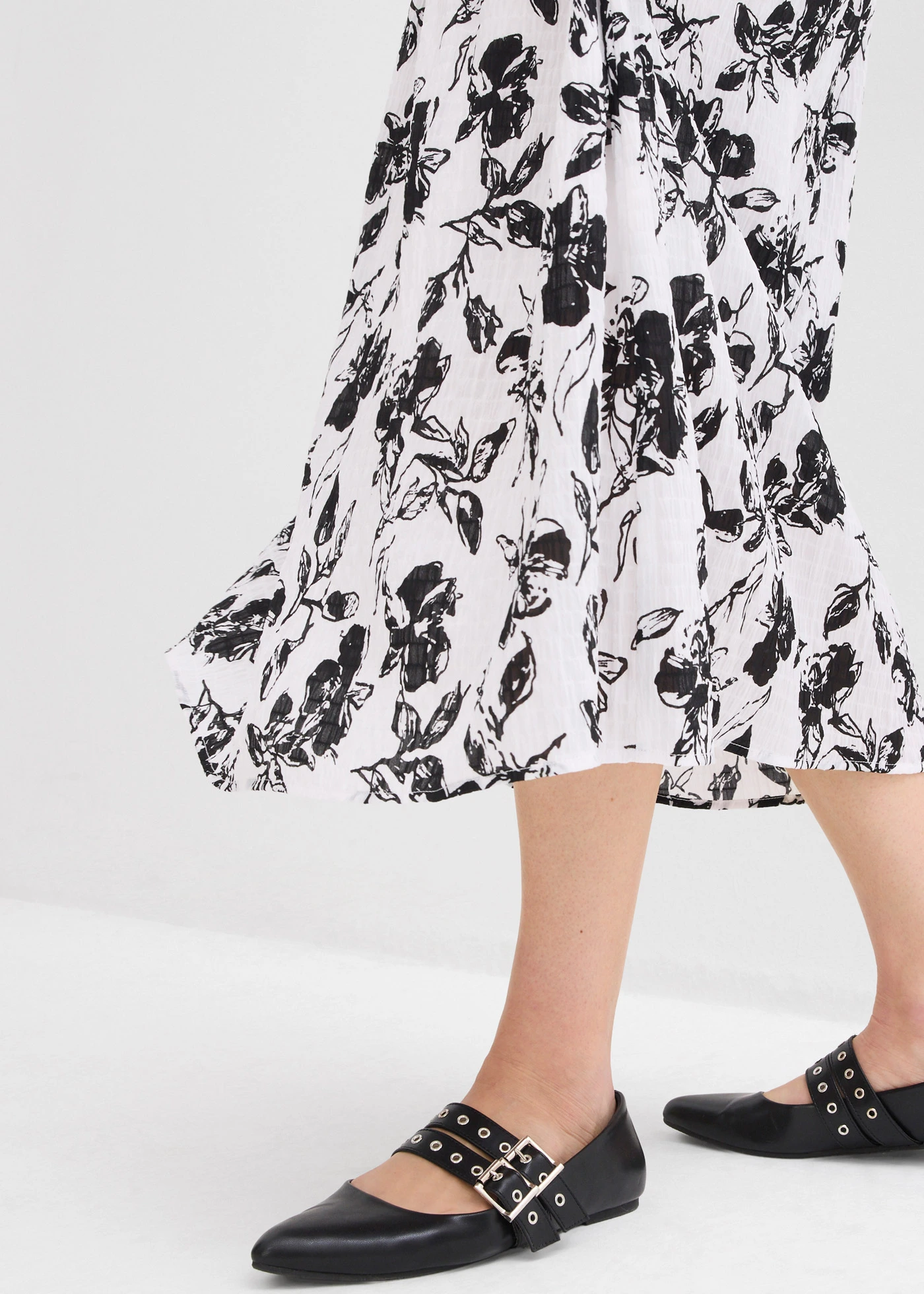 Midirok van zachte viscose • wit-zwart gebloemd • bonprix online shop