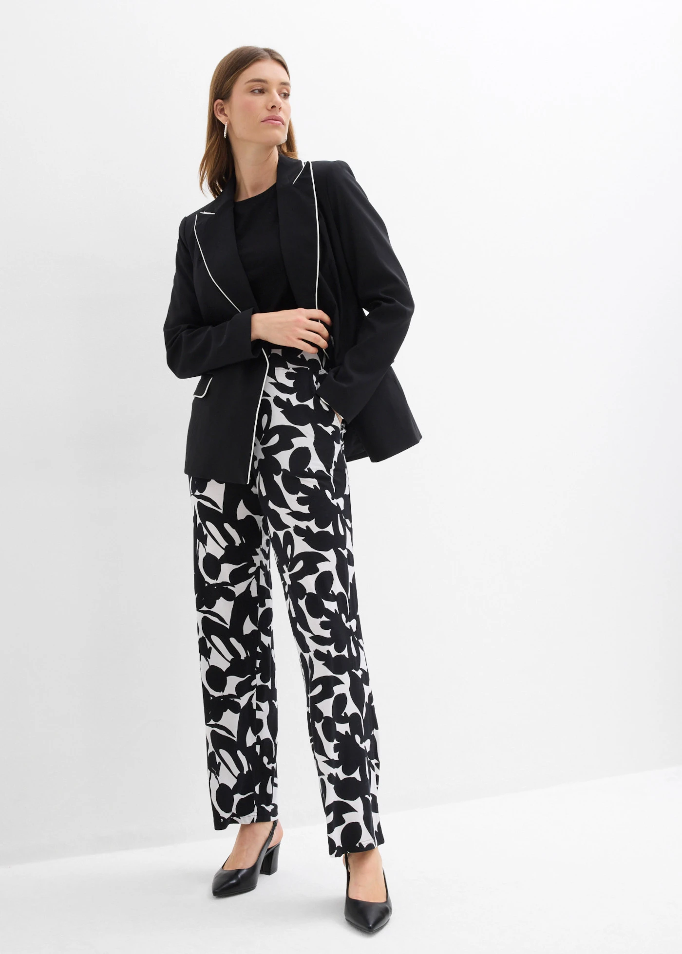 Džersejové nohavice z viskózového mixu • čierna/biela potlačená • obchod bonprix