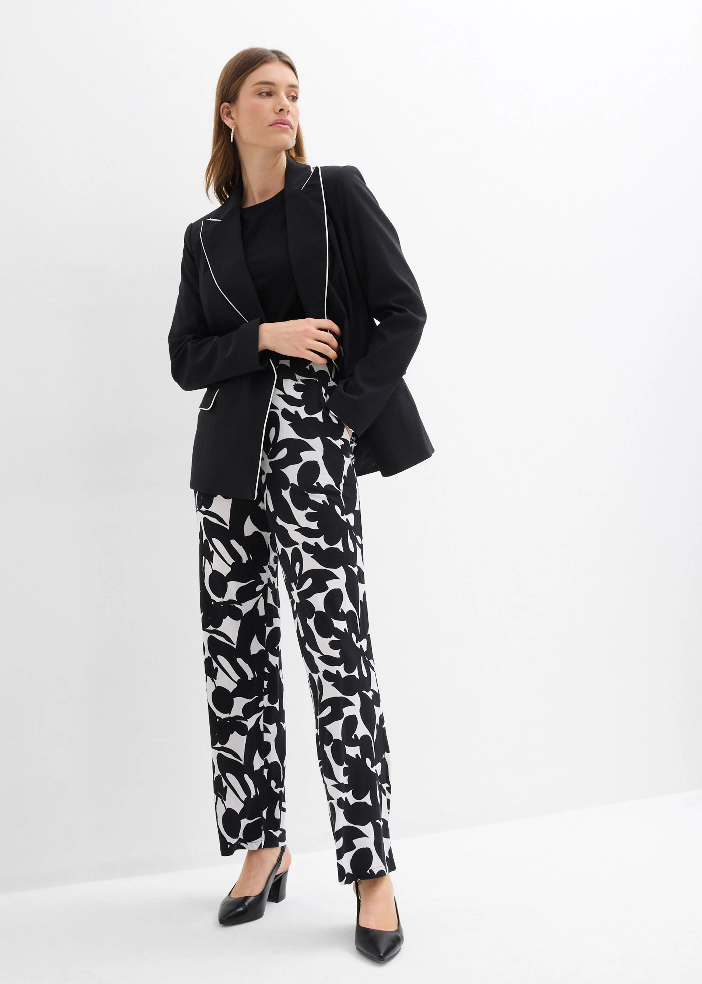 Pantalon en jersey viscose • noir-blanc imprimé • Boutique bonprix