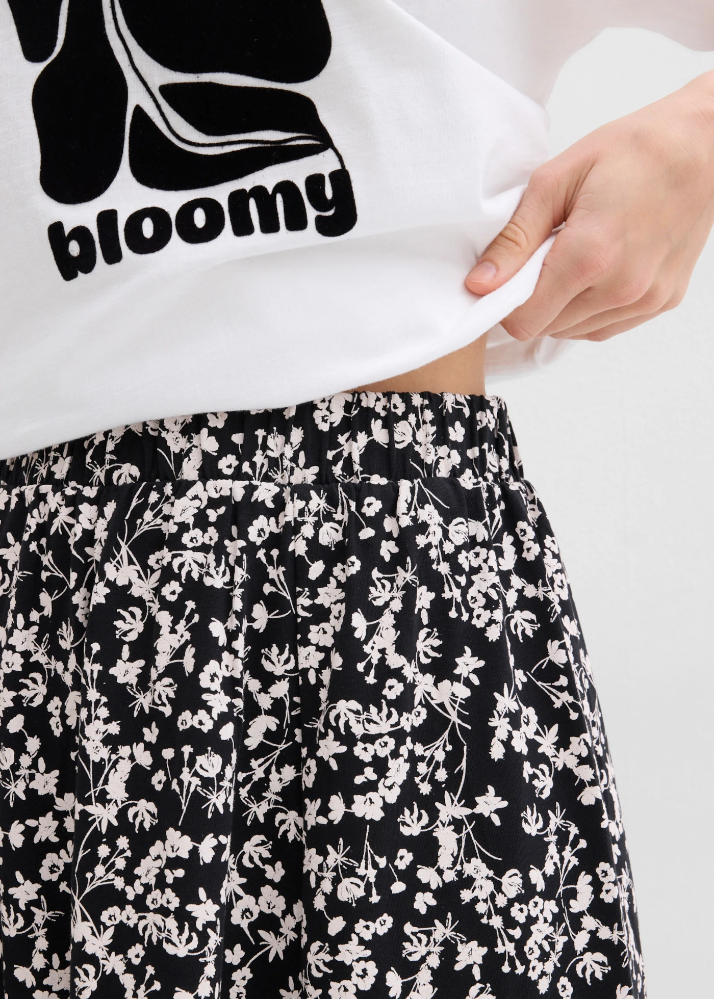 Fustă din jerse (2 buc./pac.) • negru/ecru floral + negru uni • magazin bonprix