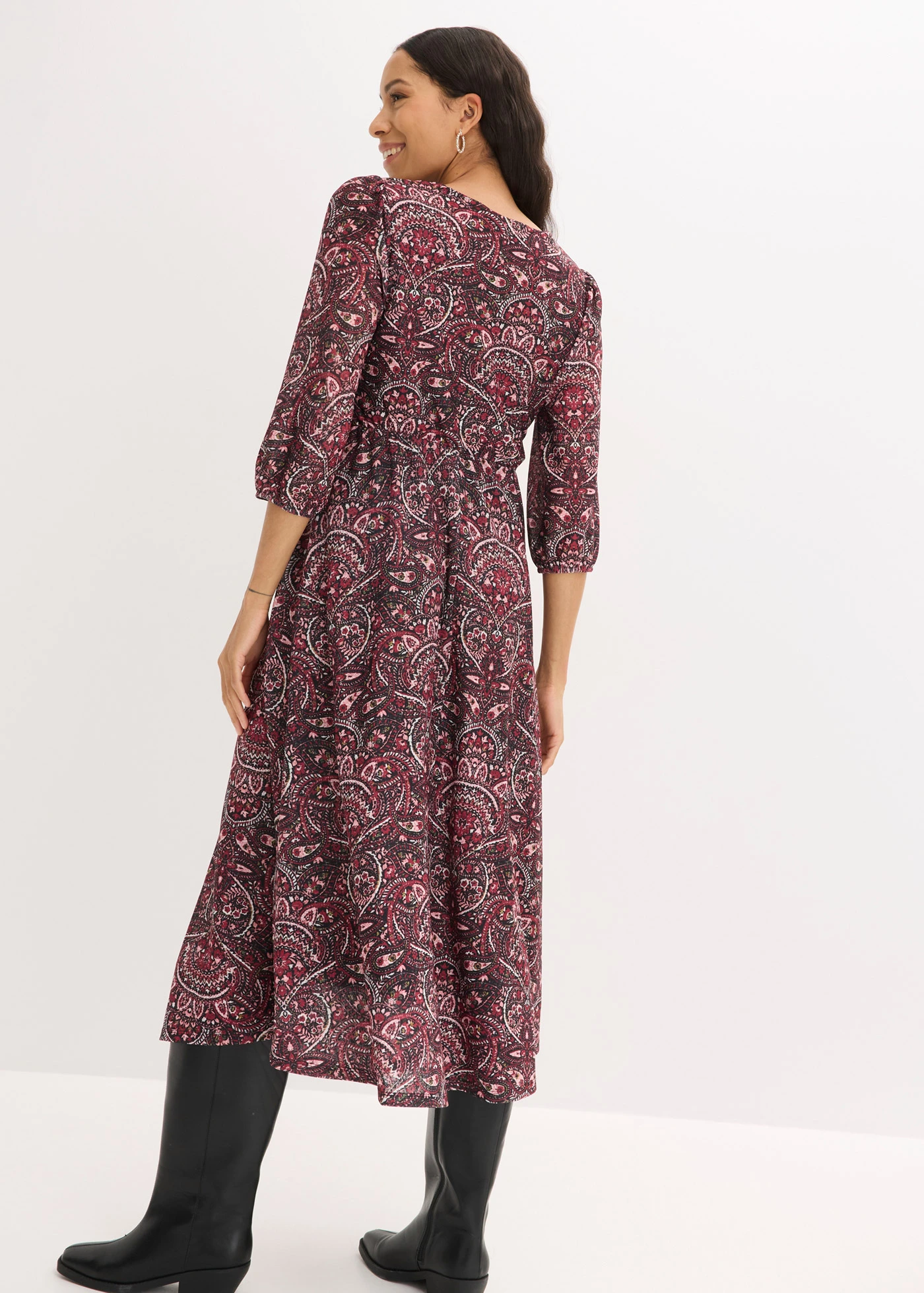 Jersey jurk met V-hals • zwart-bessen paisley • bonprix online shop