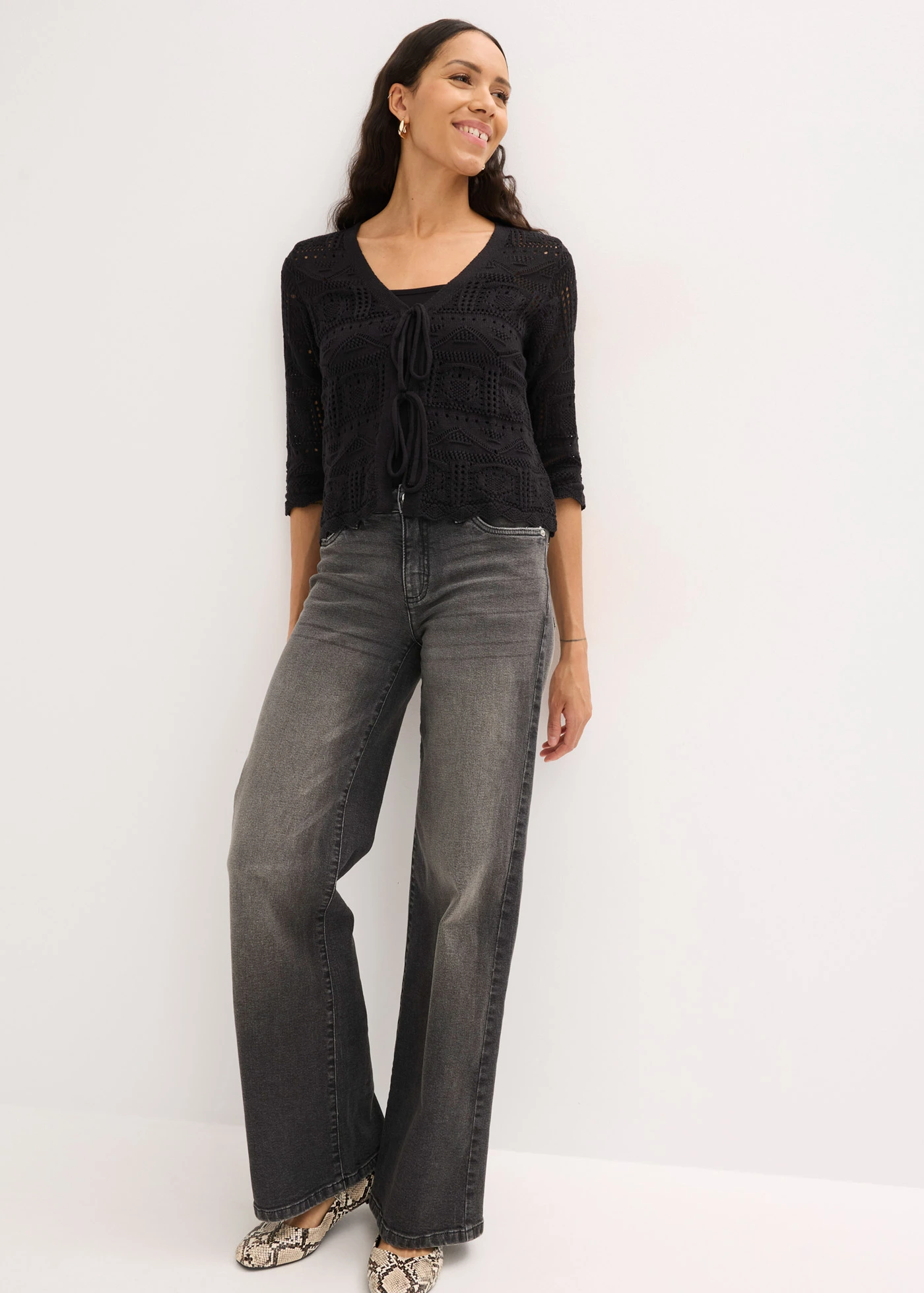 Jachetă tricotată ajurată cu șiret de legat • negru • magazin bonprix