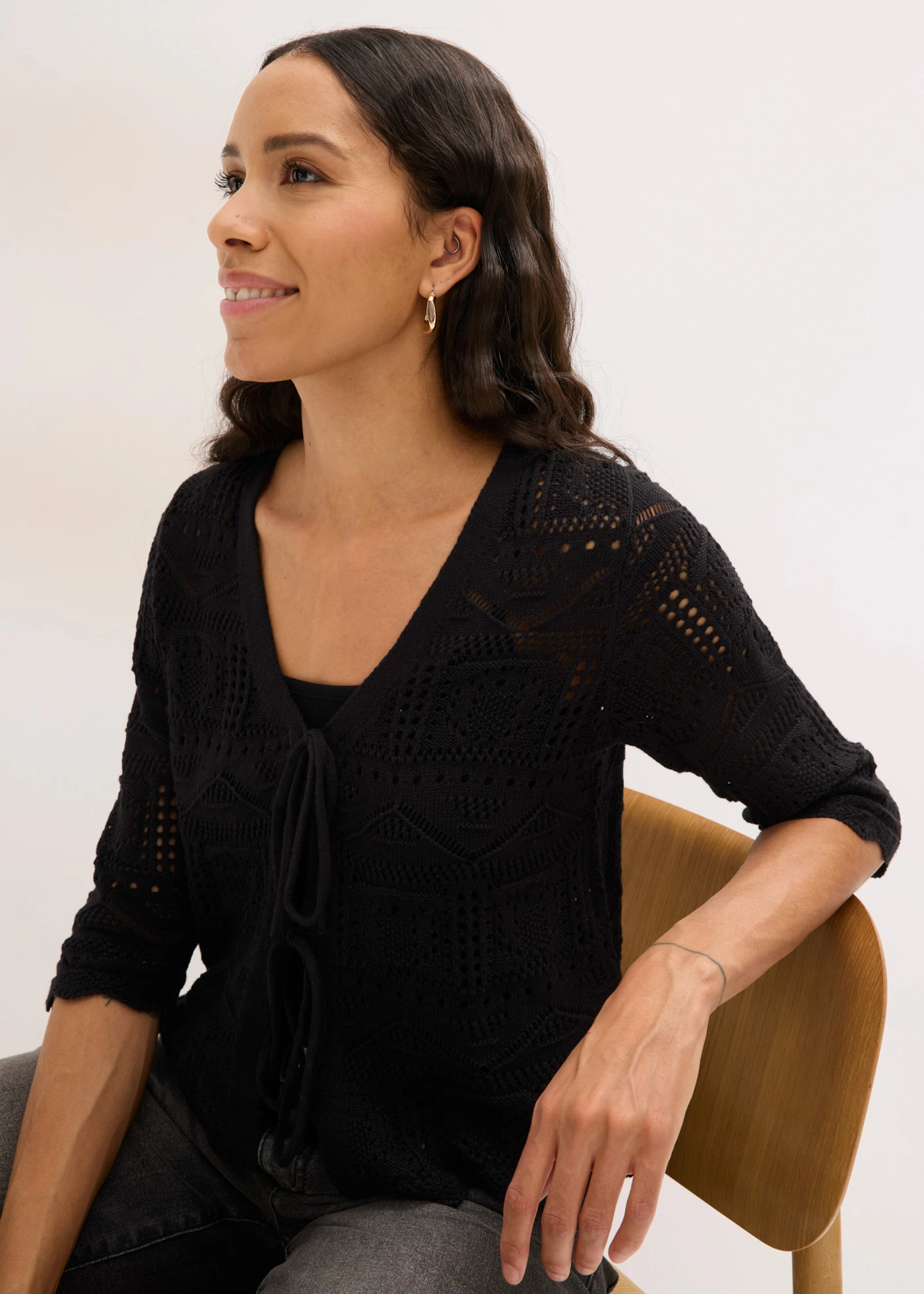 Kardigan ażurowy z troczkami do wiązania • czarny • sklep bonprix