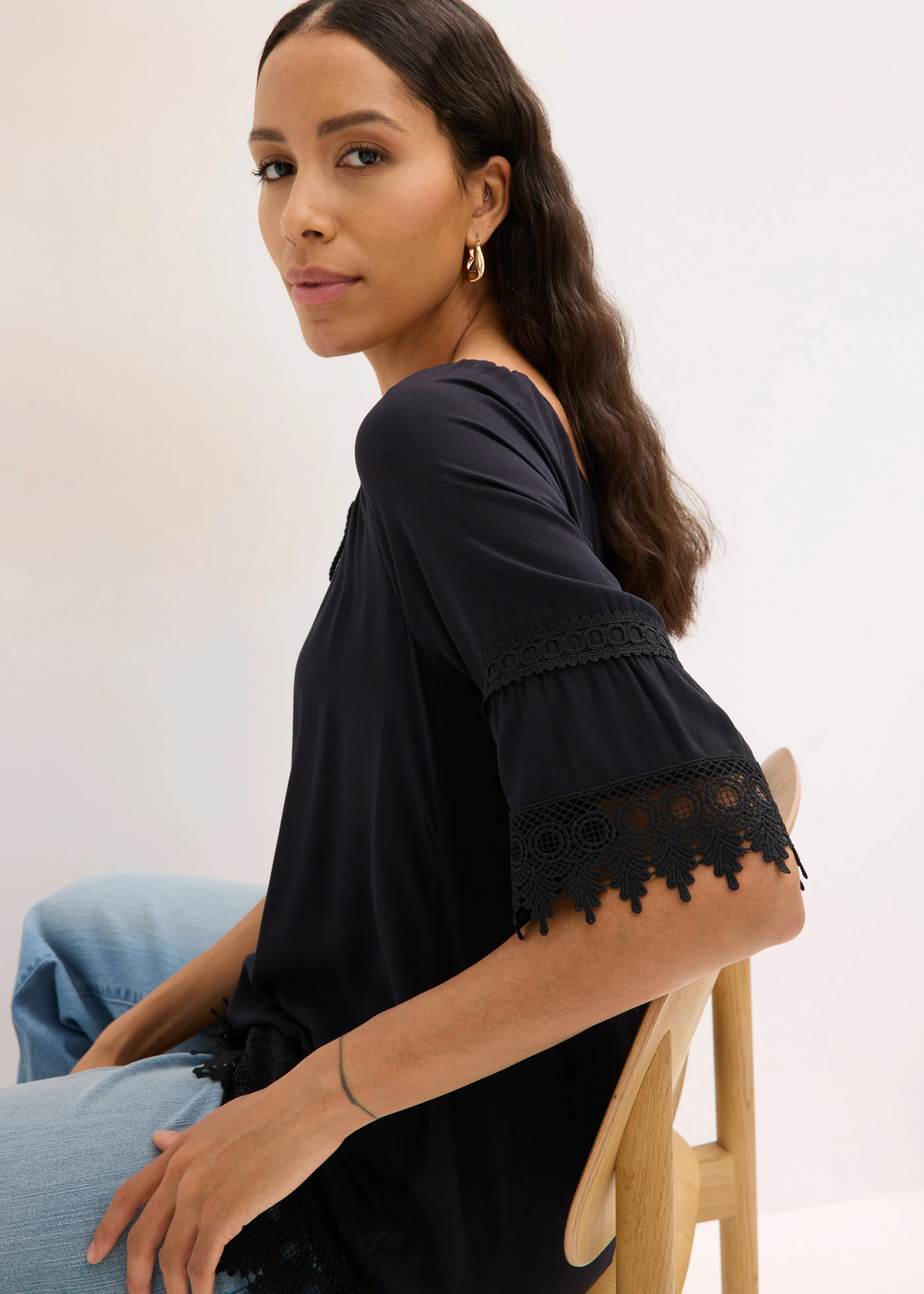 Tunique à dentelle en viscose douce • noir • Boutique bonprix