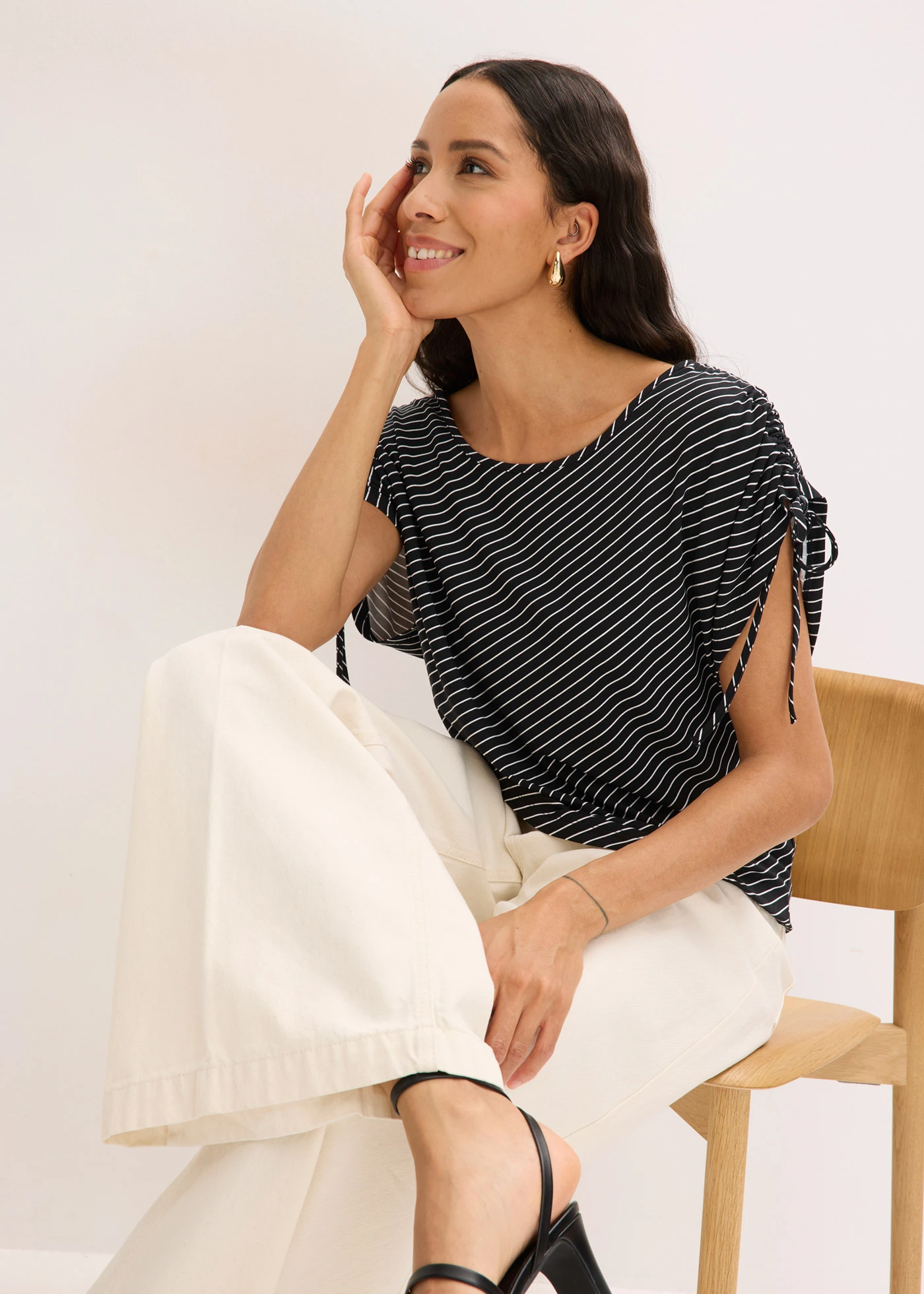 T-shirt en viscose douce • blanc-noir rayé • Boutique bonprix